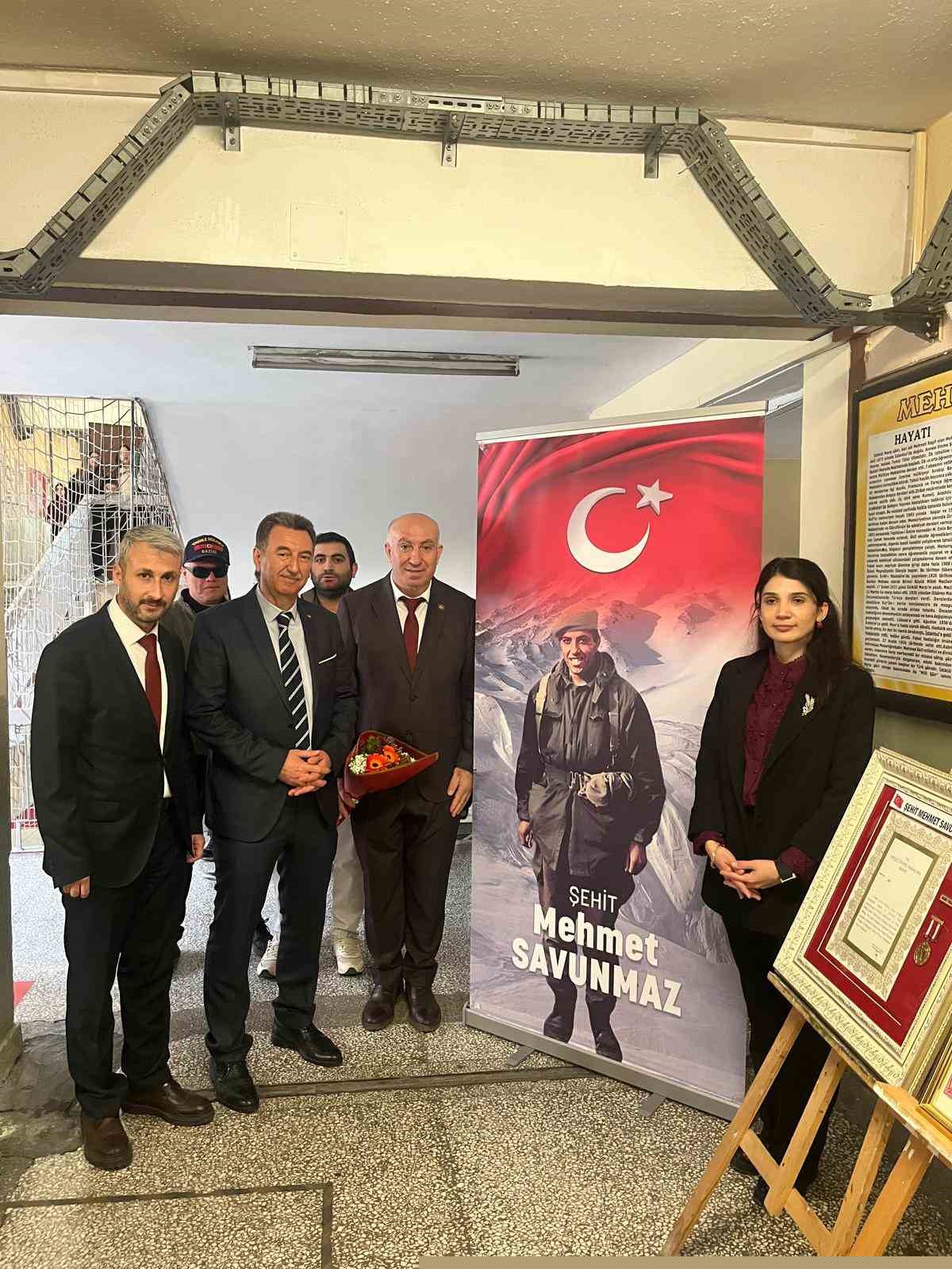 Şehit yakınları ve gaziler Manisa Lisesi’nde gençlerle buluştu
