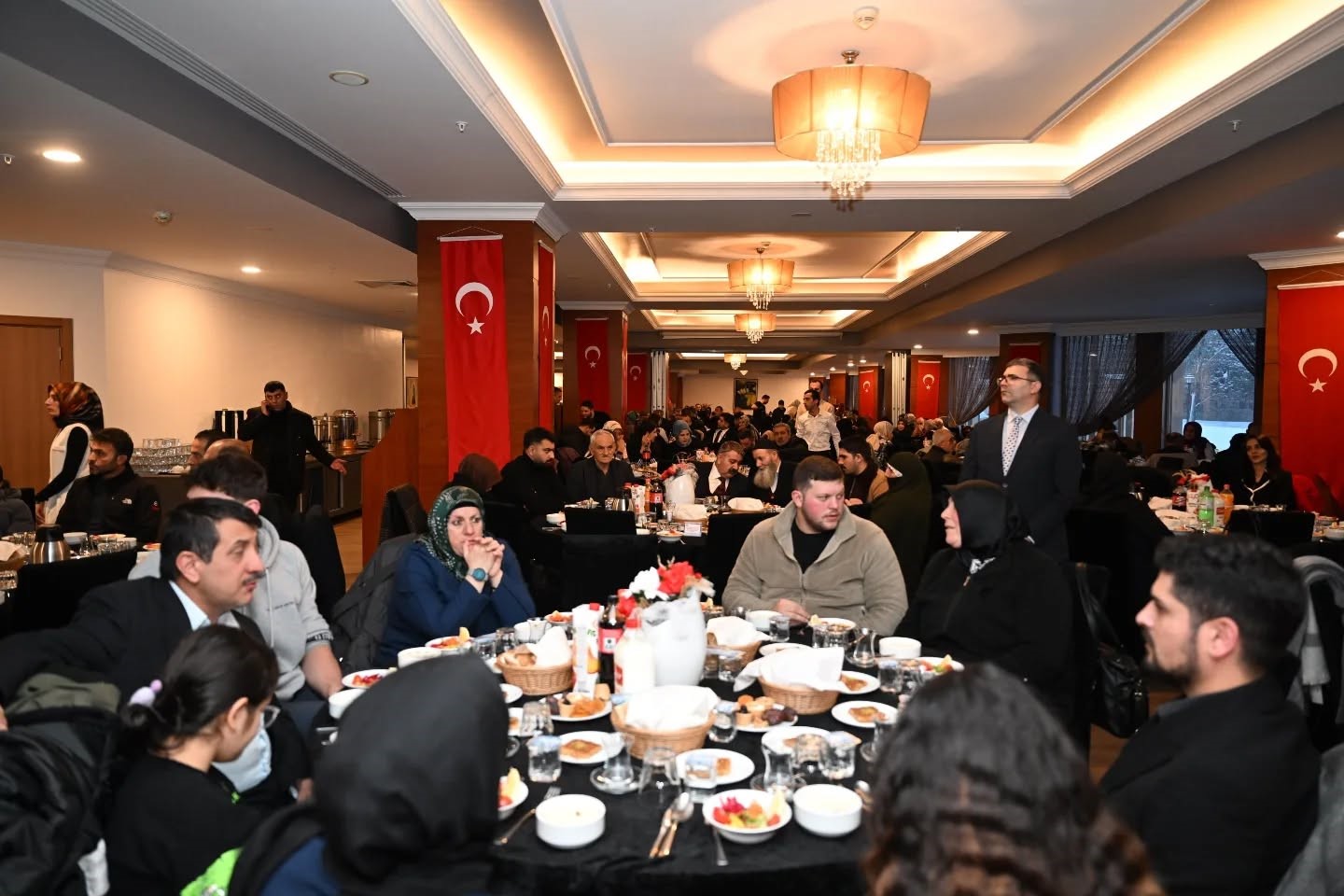 Şehit yakınları ve gaziler Ramazan sofrasında buluştu
