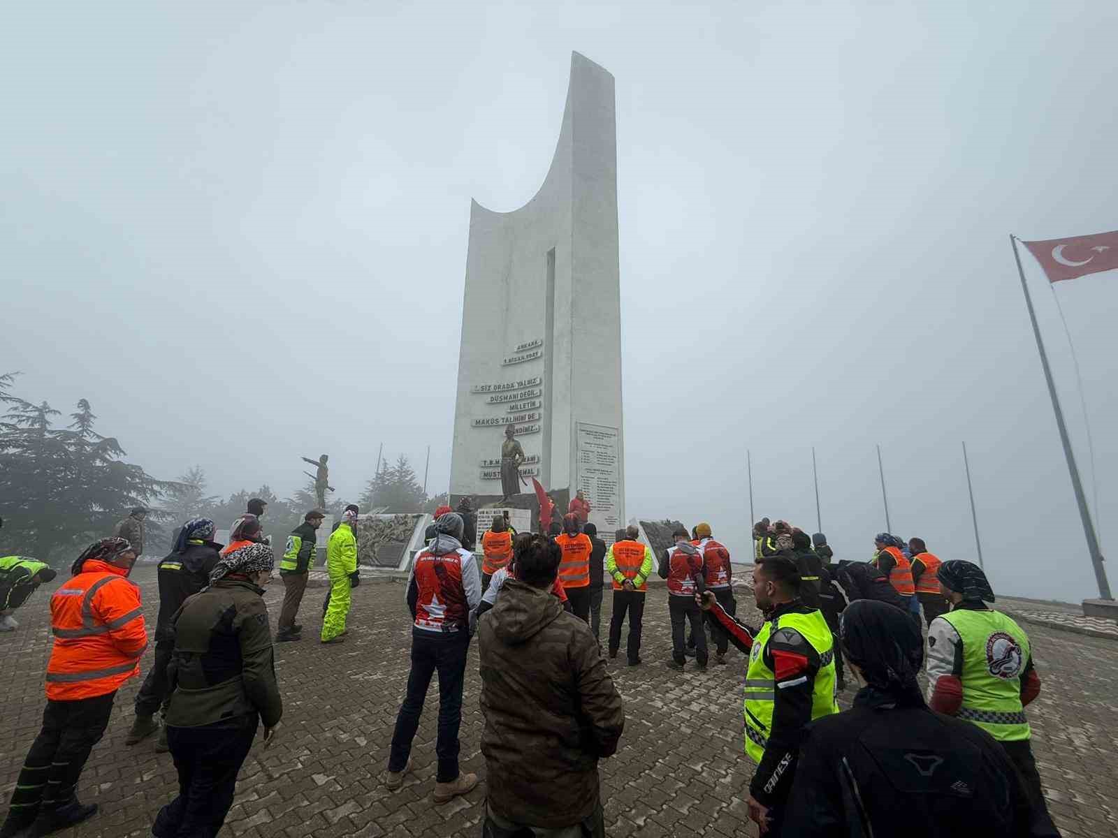 Şehit yüzbaşının kayıp mezarını buldular
