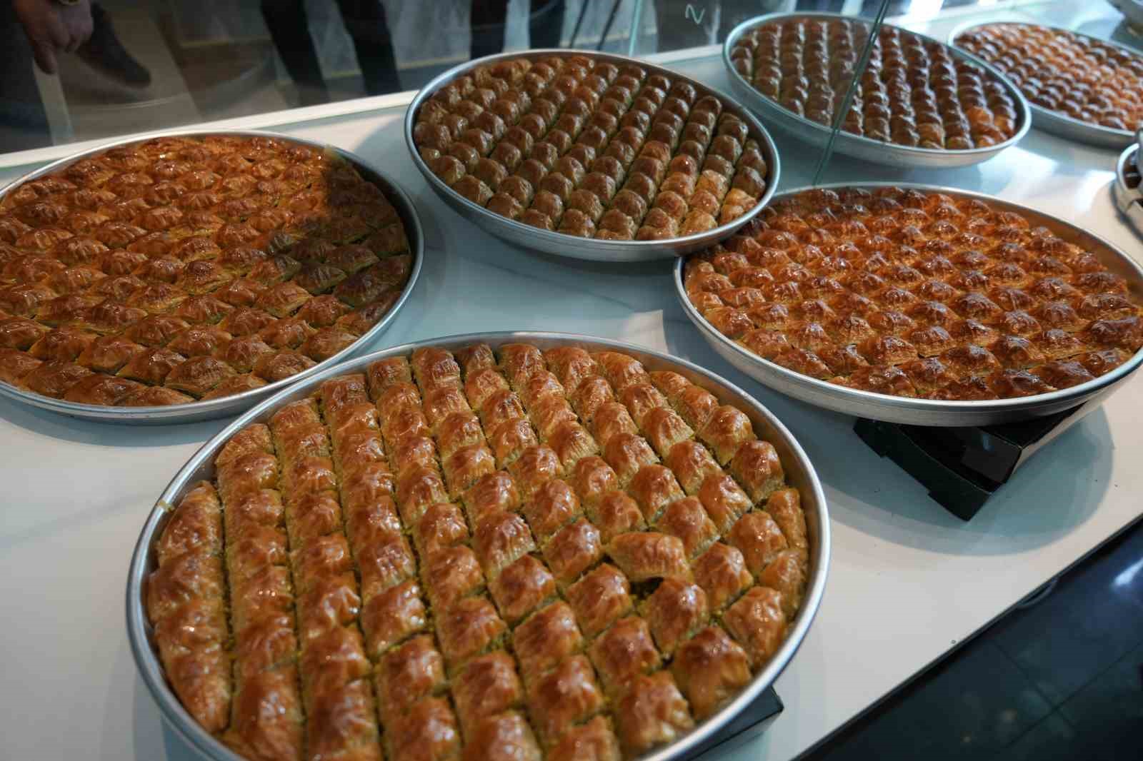 Şehitkamil Belediyesi uygun fiyatlı baklava üretip satarak her ay bir şehit yakınına ev alacak

