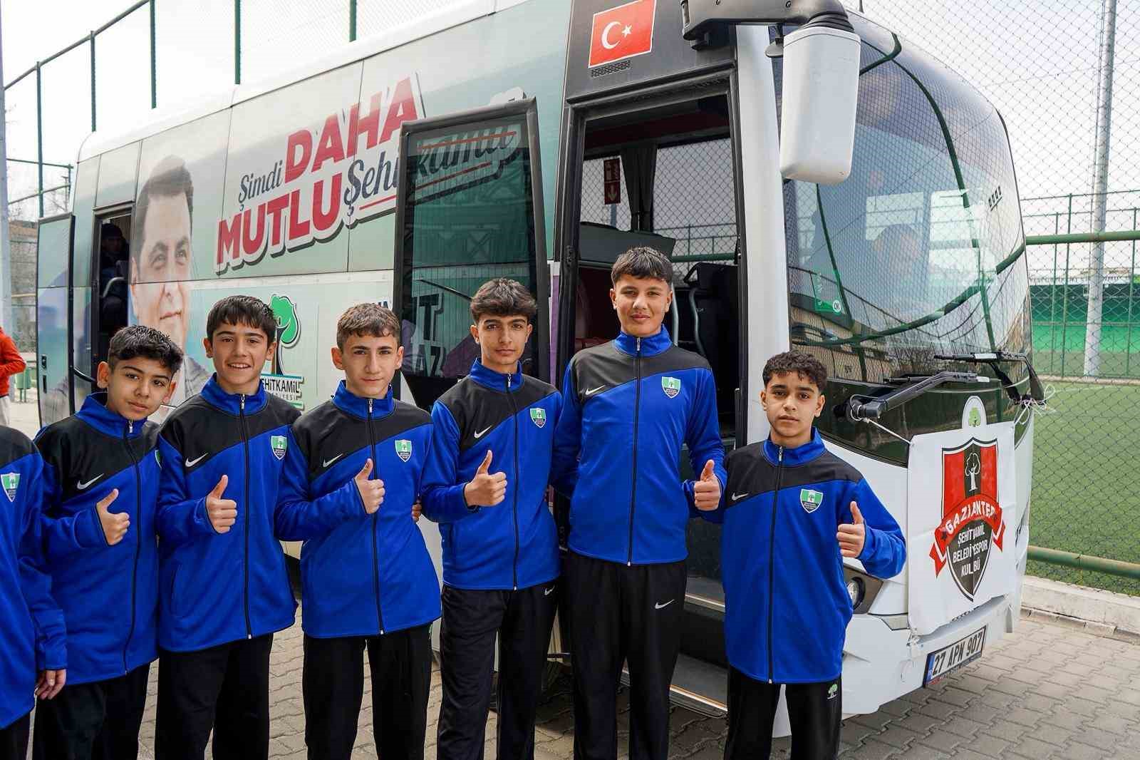 Şehitkamil Belediyespor U14 Takımı Türkiye Şampiyonası için Şanlıurfa’ya uğurlandı
