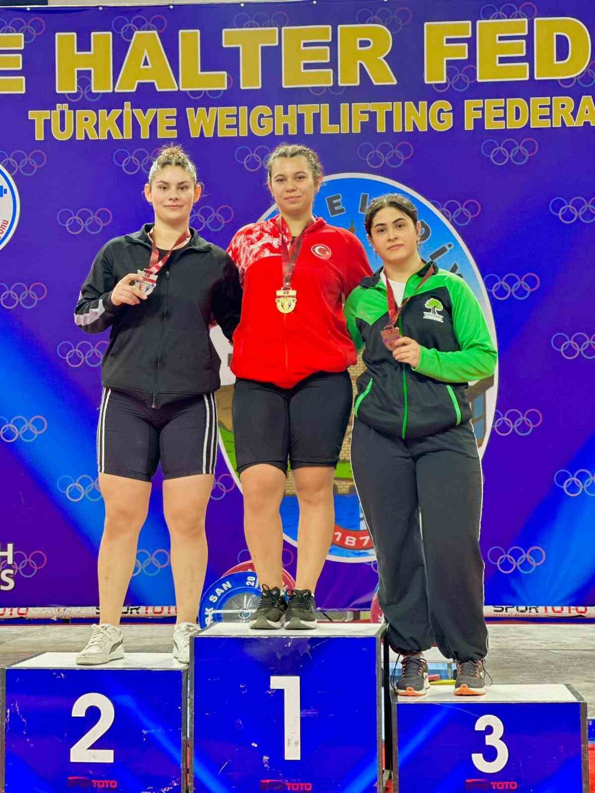 Şehitkamil sporcularından büyük başarı
