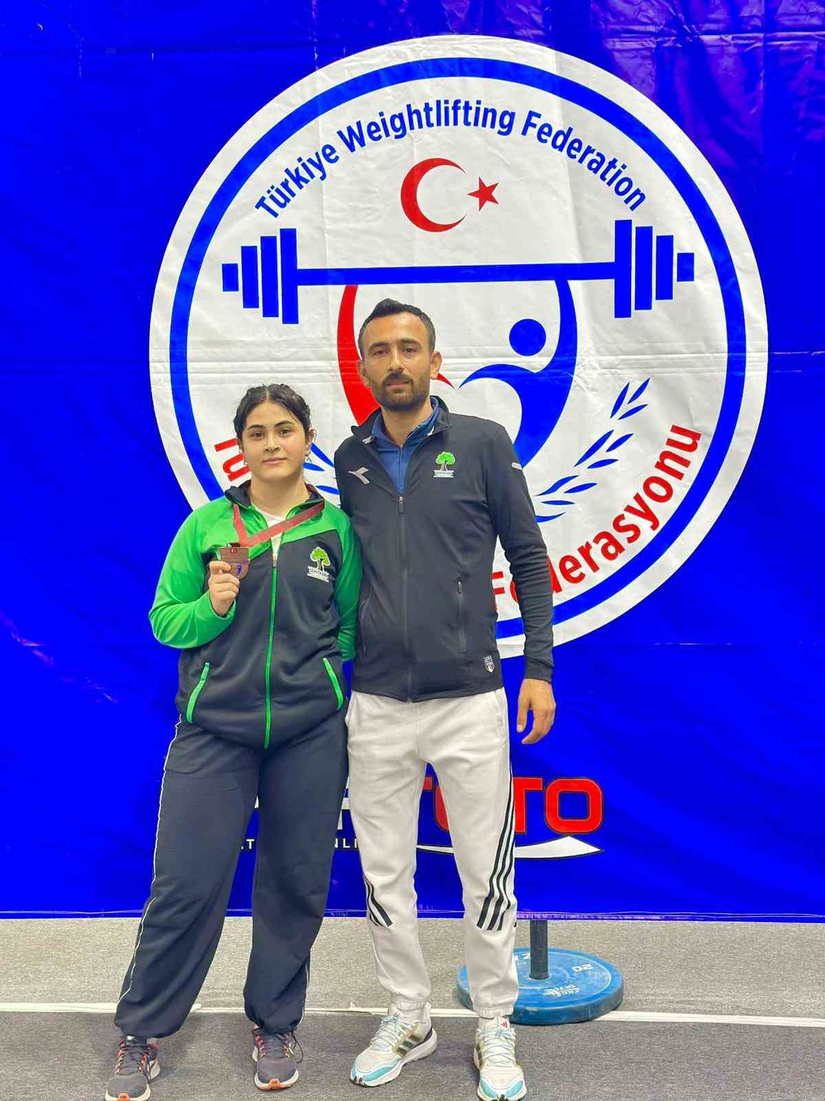 Şehitkamil sporcularından büyük başarı
