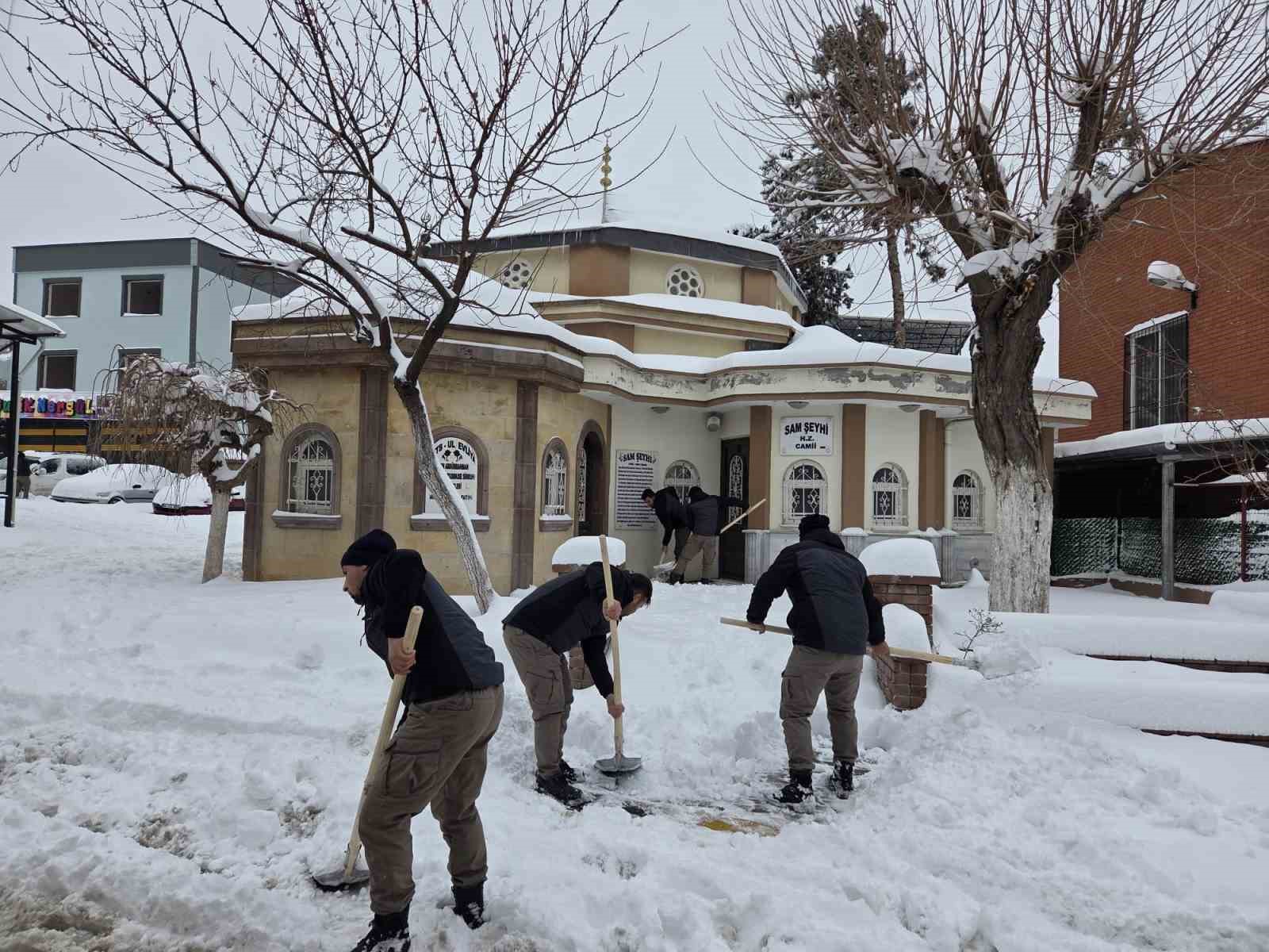 Şehitkamil’de camiler ibadete hazır
Şehitkamil’de camiler ibadete hazır