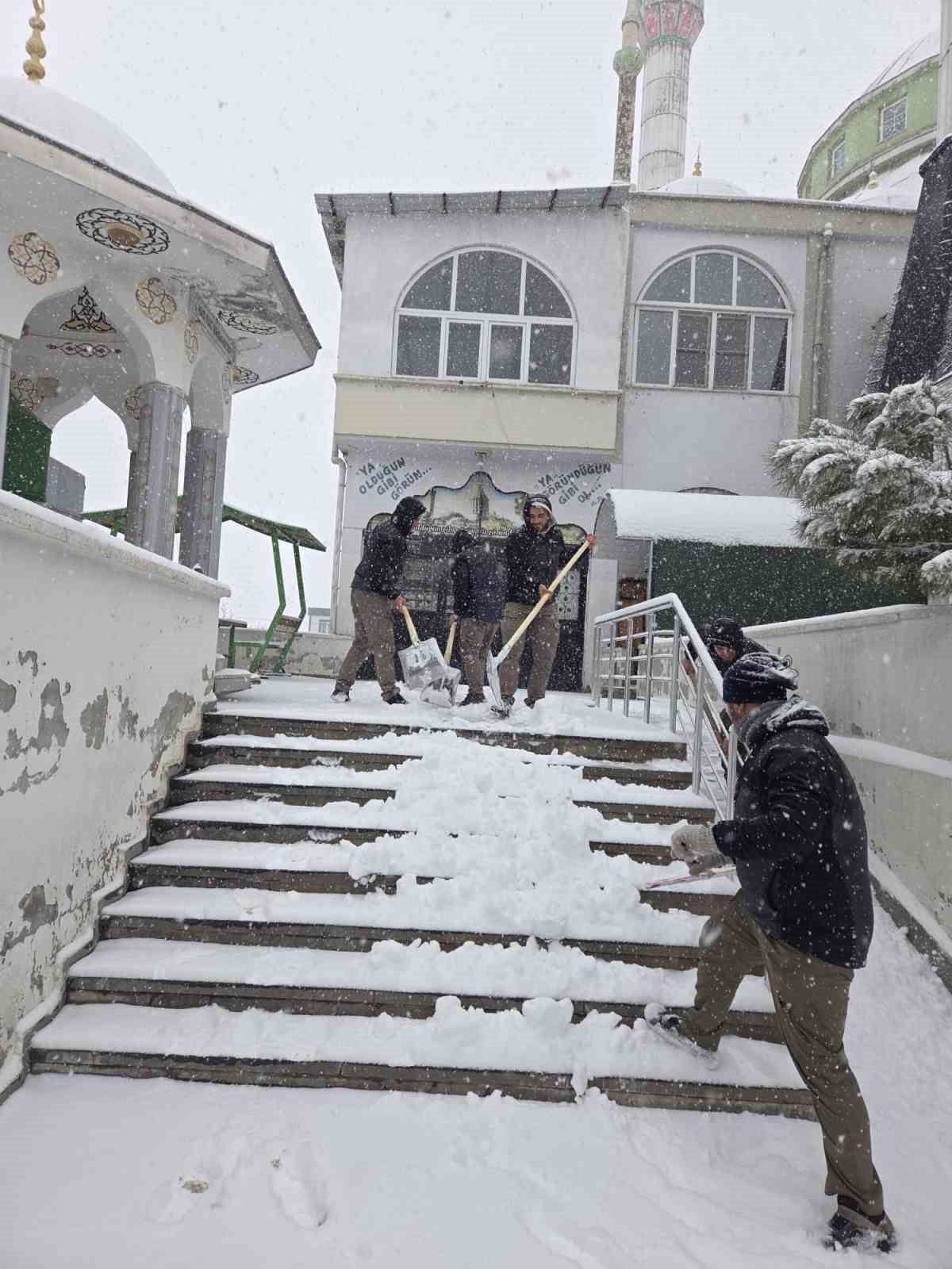 Şehitkamil’de camiler ibadete hazır
Şehitkamil’de camiler ibadete hazır