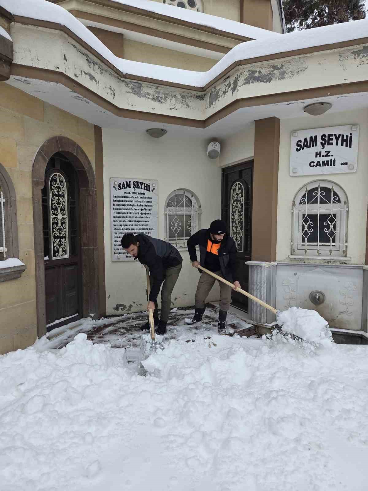 Şehitkamil’de camiler ibadete hazır
Şehitkamil’de camiler ibadete hazır