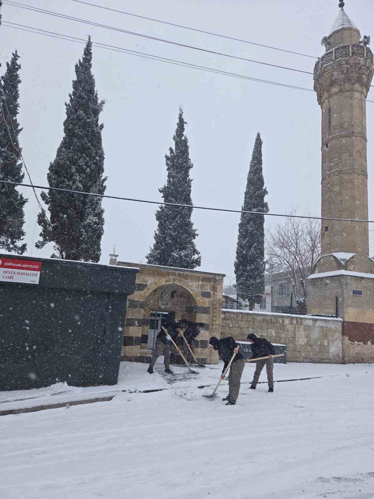Şehitkamil’de camiler ibadete hazır
Şehitkamil’de camiler ibadete hazır