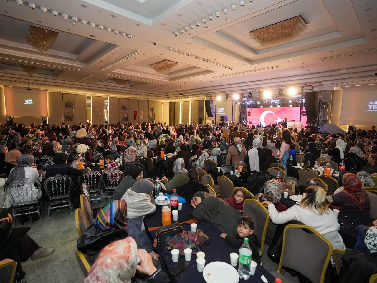 Şehitkamil’de kadınlar matinesi coşkusu
Şehitkamil’de kadınlar matinesi coşkusu