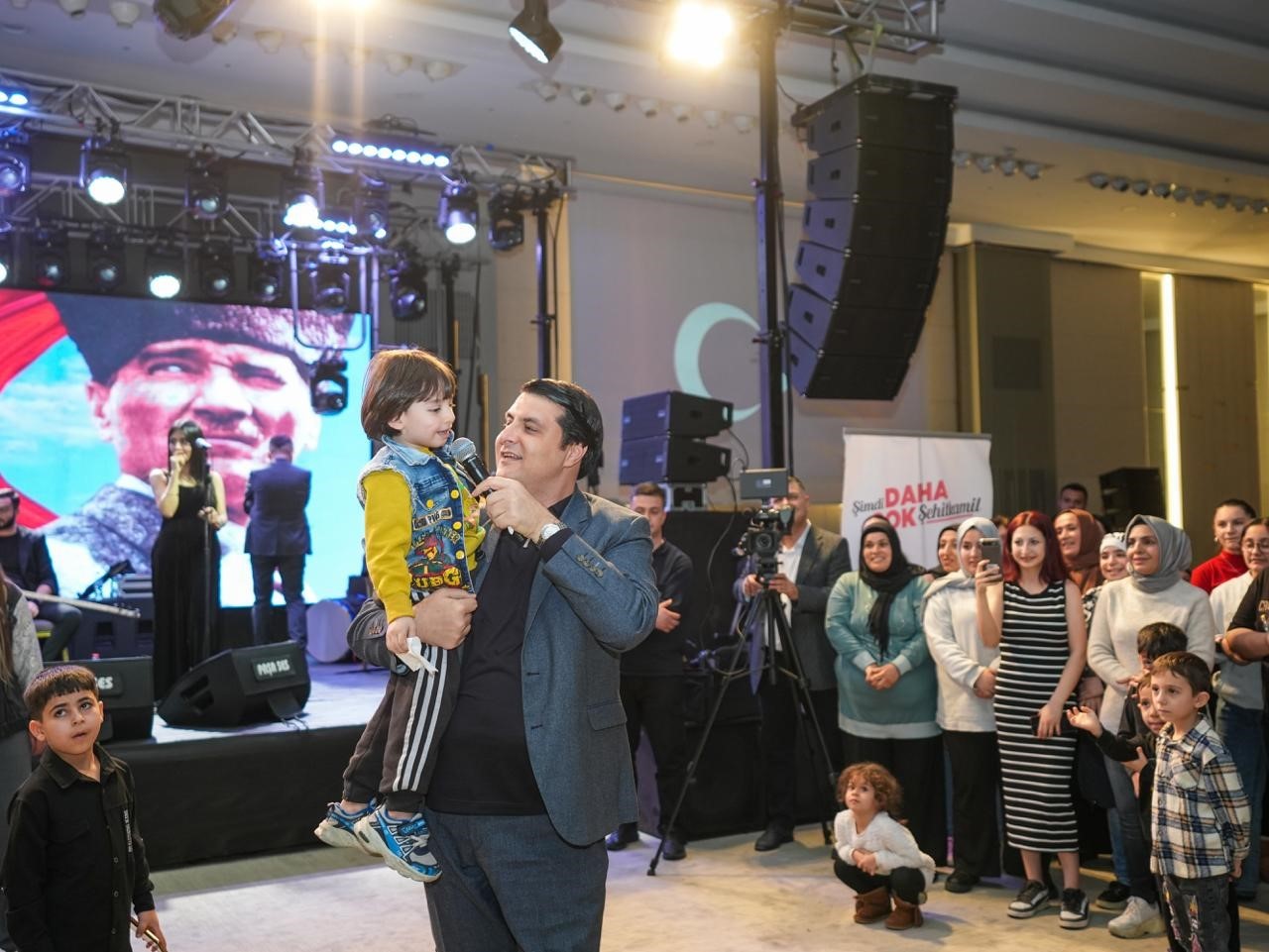 Şehitkamil’de kadınlar matinesi coşkusu
Şehitkamil’de kadınlar matinesi coşkusu