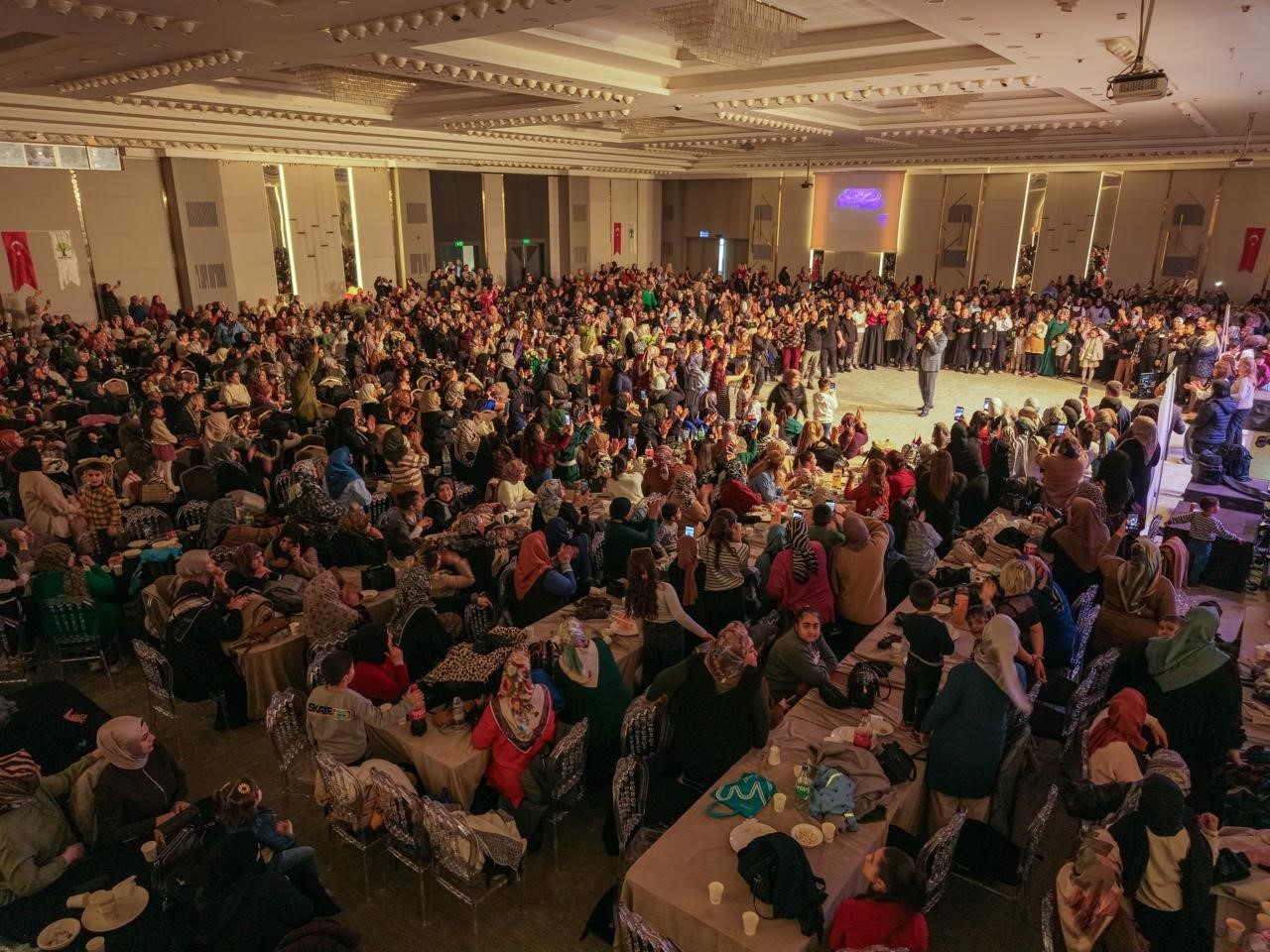 Şehitkamil’de kadınlar matinesi coşkusu
Şehitkamil’de kadınlar matinesi coşkusu