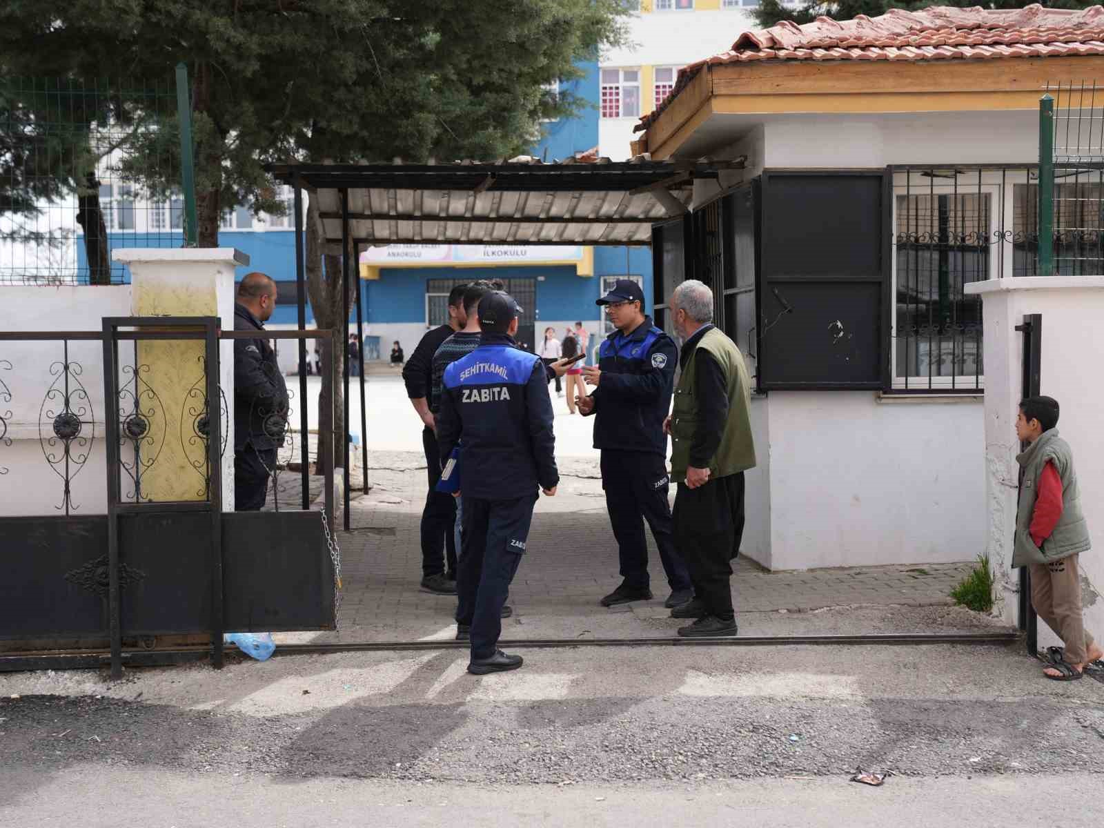 Şehitkamil’de okul çevrelerinde güvenlik seferberliği
Şehitkamil’de okul çevrelerinde güvenlik seferberliği