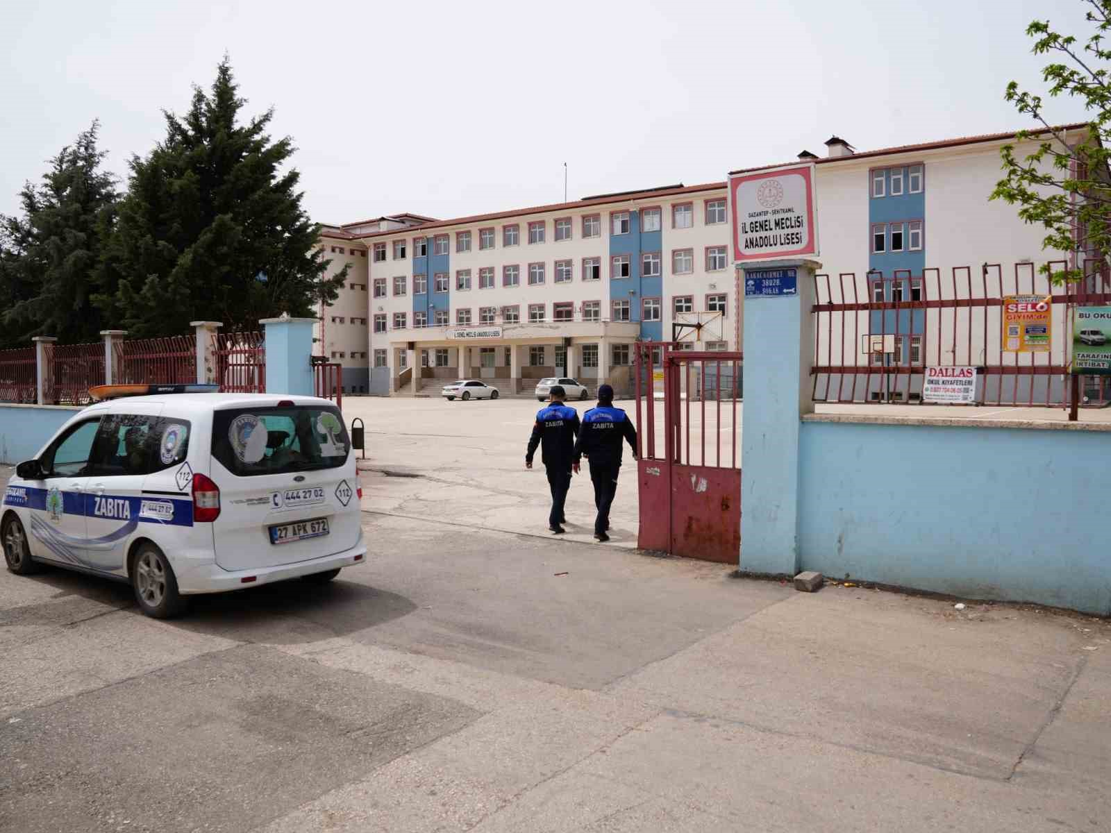 Şehitkamil’de okul çevrelerinde güvenlik seferberliği
Şehitkamil’de okul çevrelerinde güvenlik seferberliği