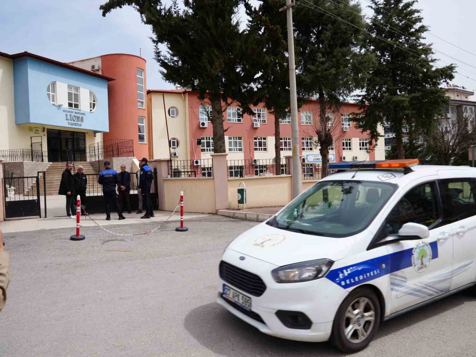 Şehitkamil’de okul çevrelerinde güvenlik seferberliği
Şehitkamil’de okul çevrelerinde güvenlik seferberliği