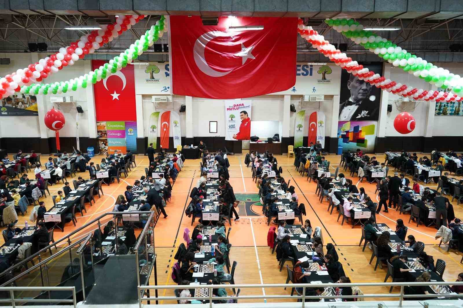 Şehitkamil’de satranç heyecanı başladı
