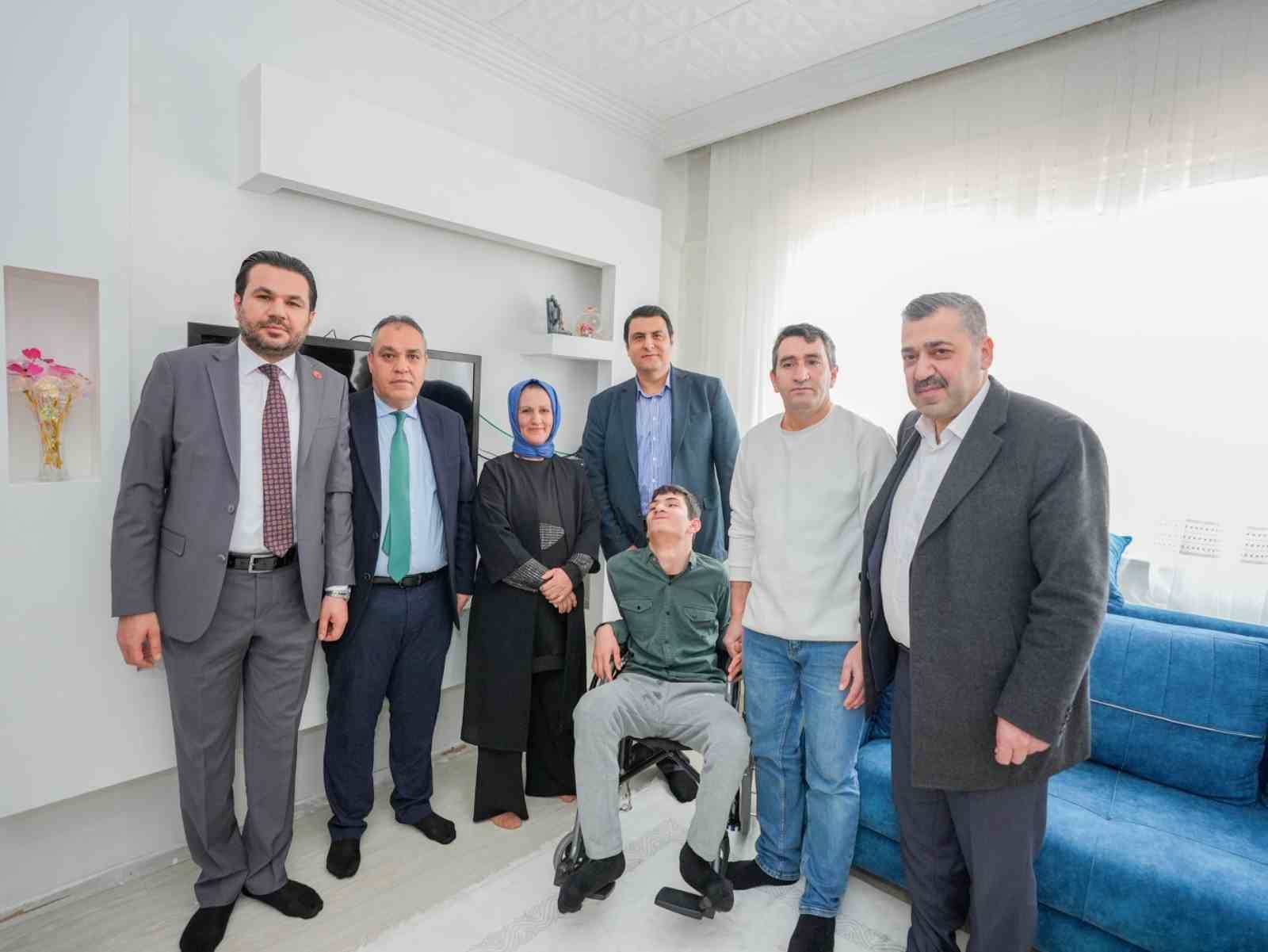 Şehitkamil’den ihtiyaç sahiplerine tekerlekli sandalye
