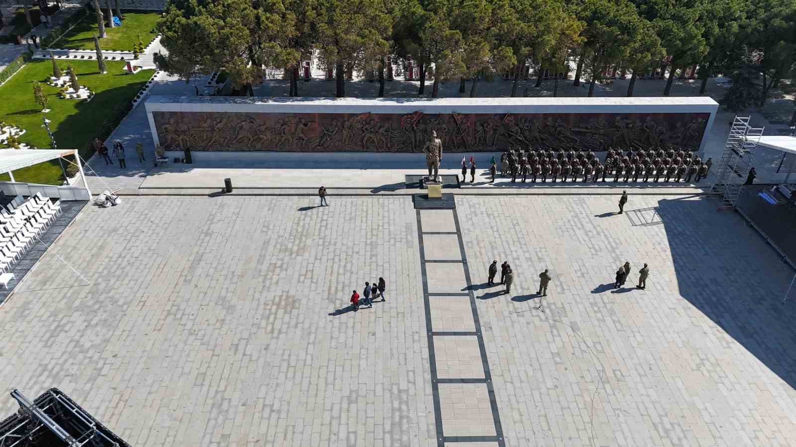 Şehitler Abidesi’nde 18 Mart tören hazırlıkları devam ediyor
