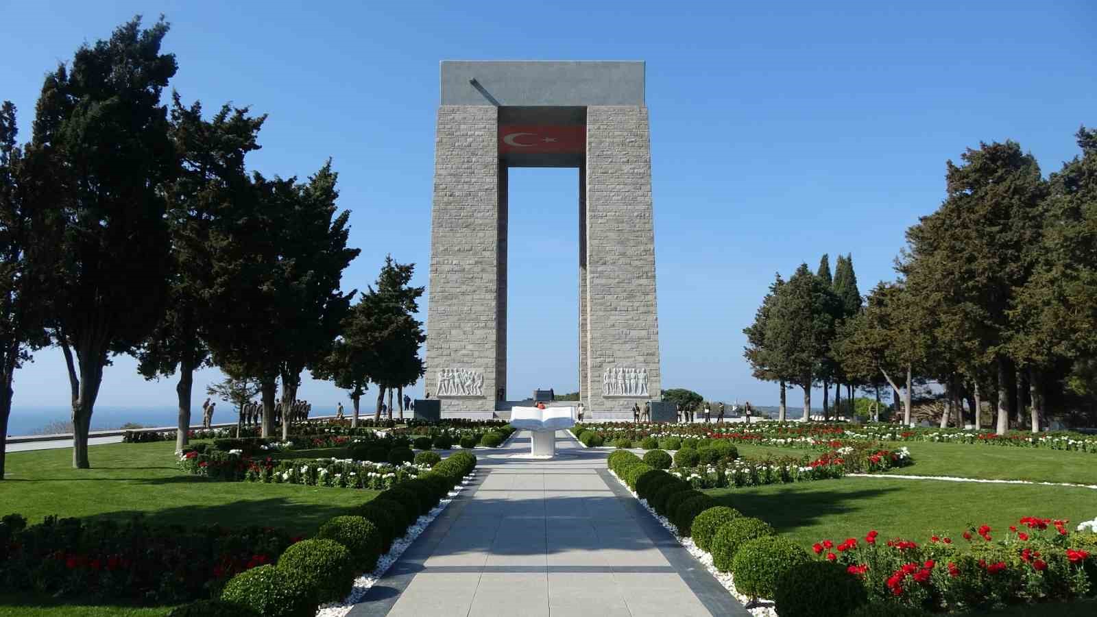 Şehitler Abidesi’nde 18 Mart tören hazırlıkları devam ediyor
