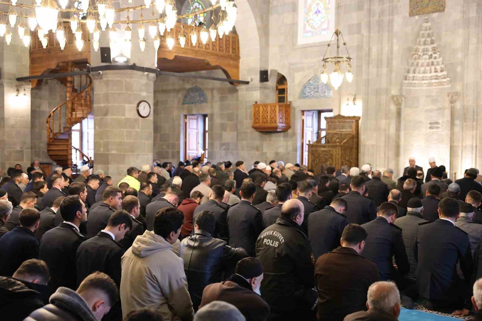 Şehitler polis haftasında dualarla anıldı
