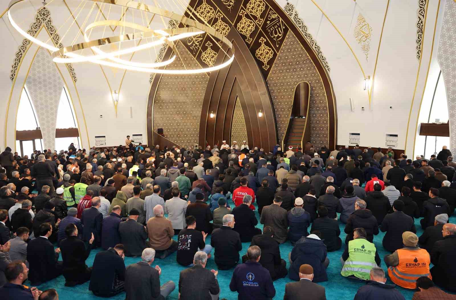 Şehitler ve vakıf bağışçıları için mevlid programı düzenlendi
