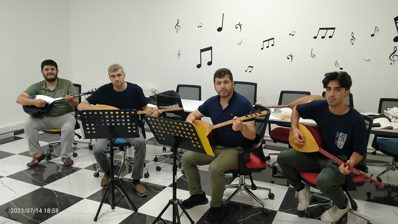 Şehzadeler Belediyesi’nde yeni dönem müzik kursları başlıyor
Şehzadeler Belediyesi’nde yeni dönem müzik kursları başlıyor