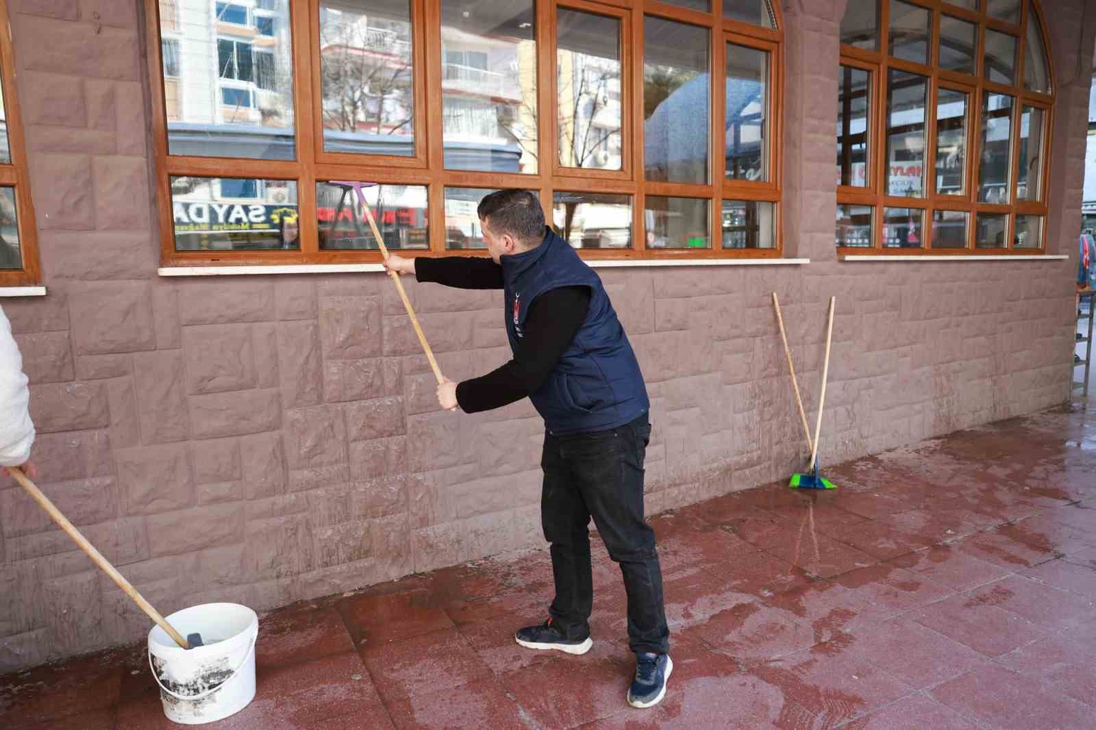 Şehzadeler Belediyesinden camilerde temizlik seferberliği
