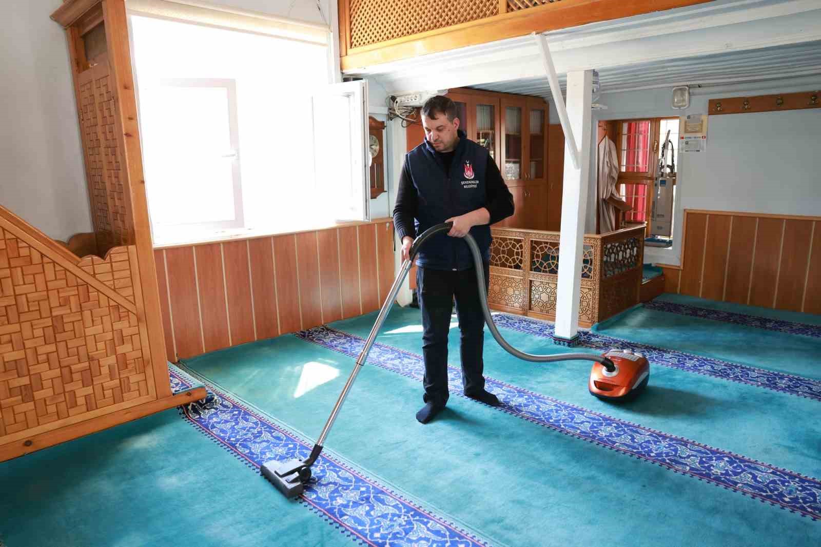 Şehzadeler Belediyesinden camilerde temizlik seferberliği
