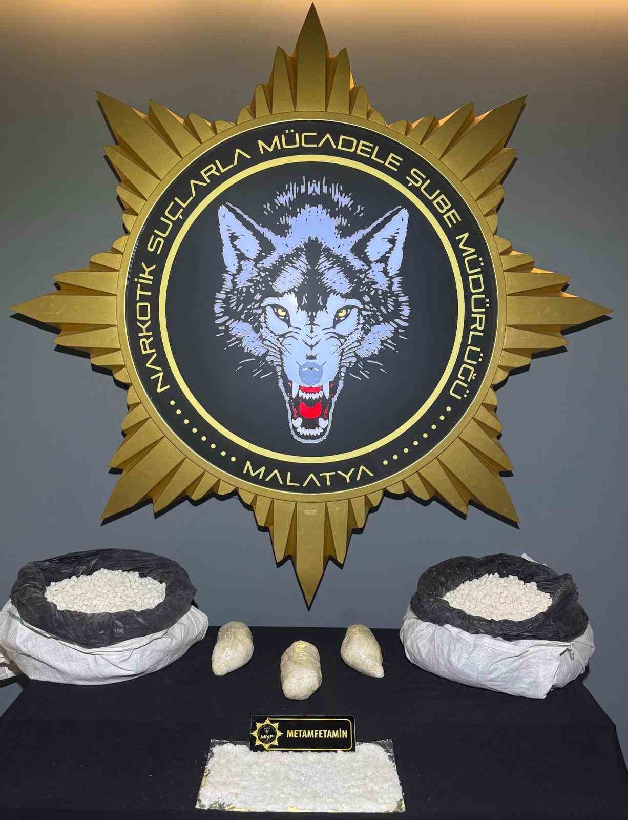 Şeker çuvallarından 3 kilo uyuşturucu çıktı
