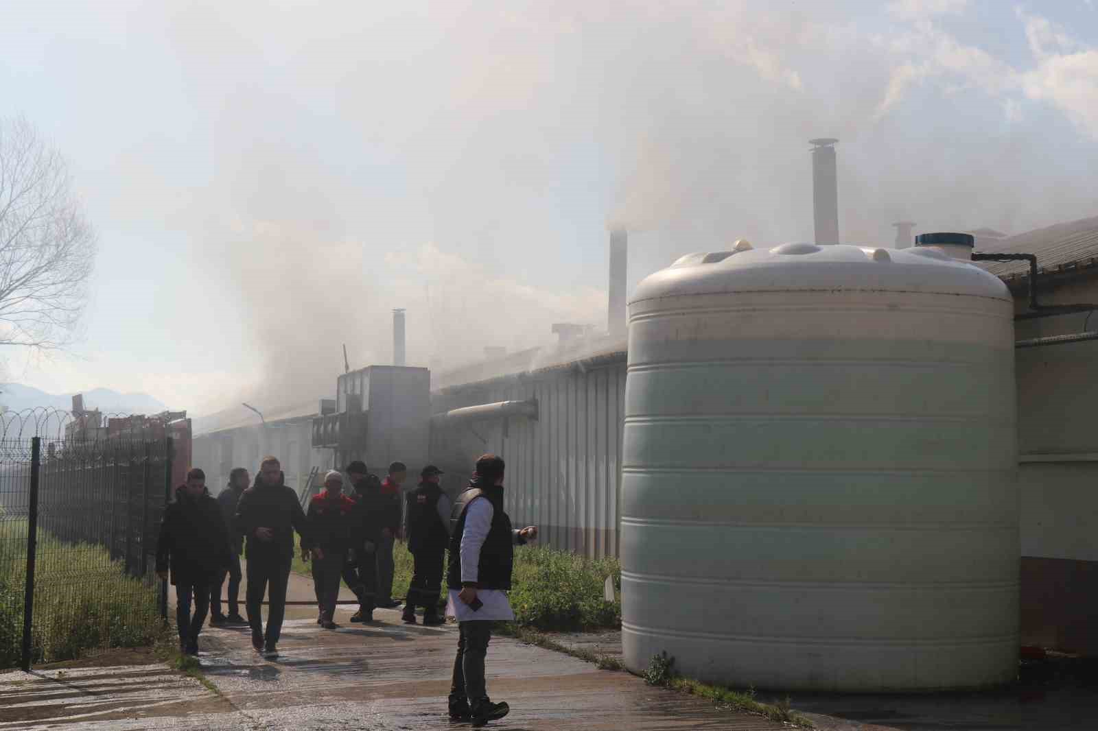 Şekerleme fabrikasında korkutan yangın: Ekipler seferber oldu

