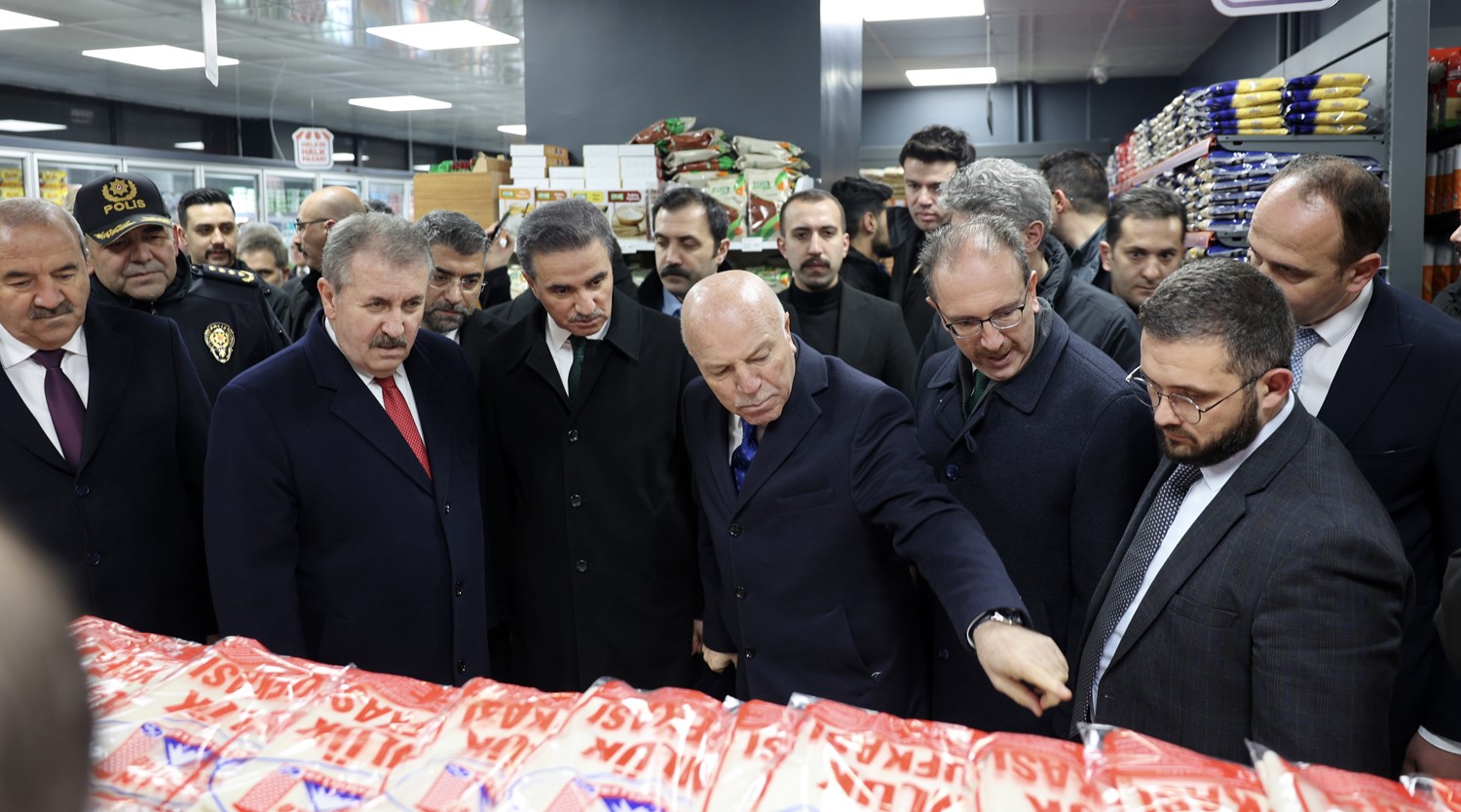 Sekmen: "Bu pazar; gönül belediyeciliğinin en güzel eseridir"
Sekmen: "Bu pazar; gönül belediyeciliğinin en güzel eseridir"