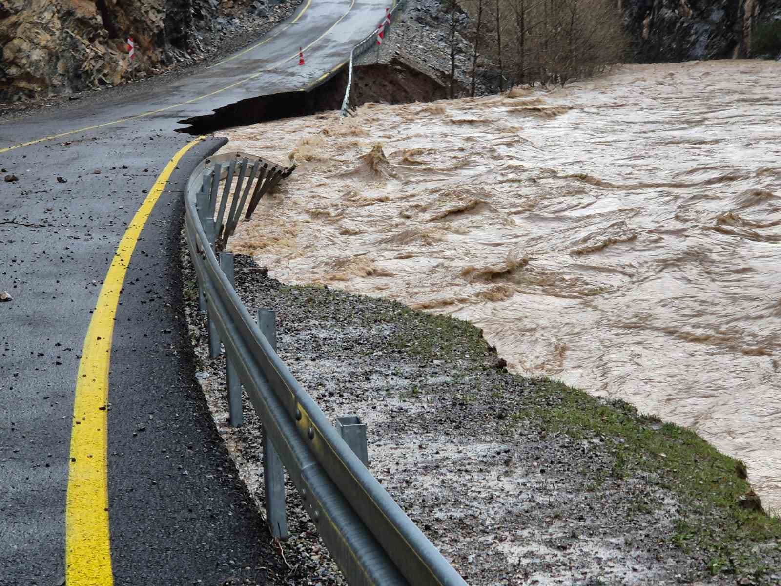 Sel, heyelan ve kar yağışına karşı yoğun mücadele

