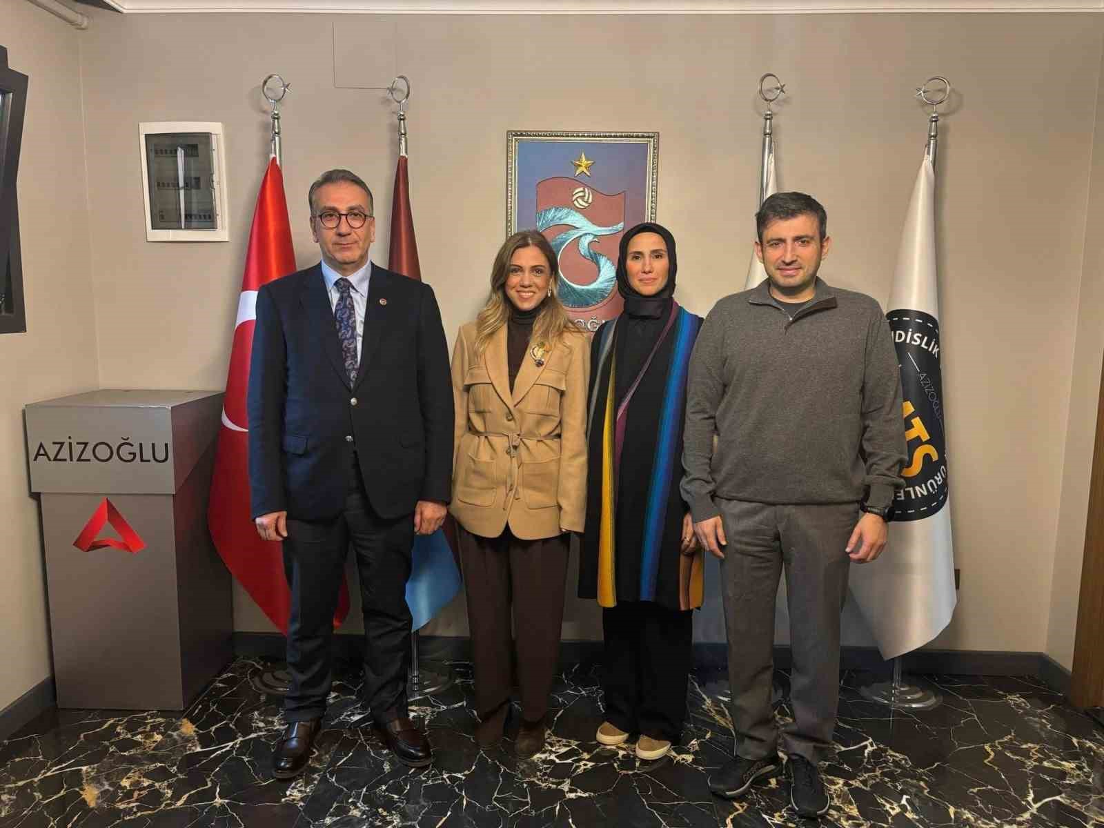 Selçuk Bayraktar ata toprağı Sürmene’de bilim merkezi projesini inceledi
