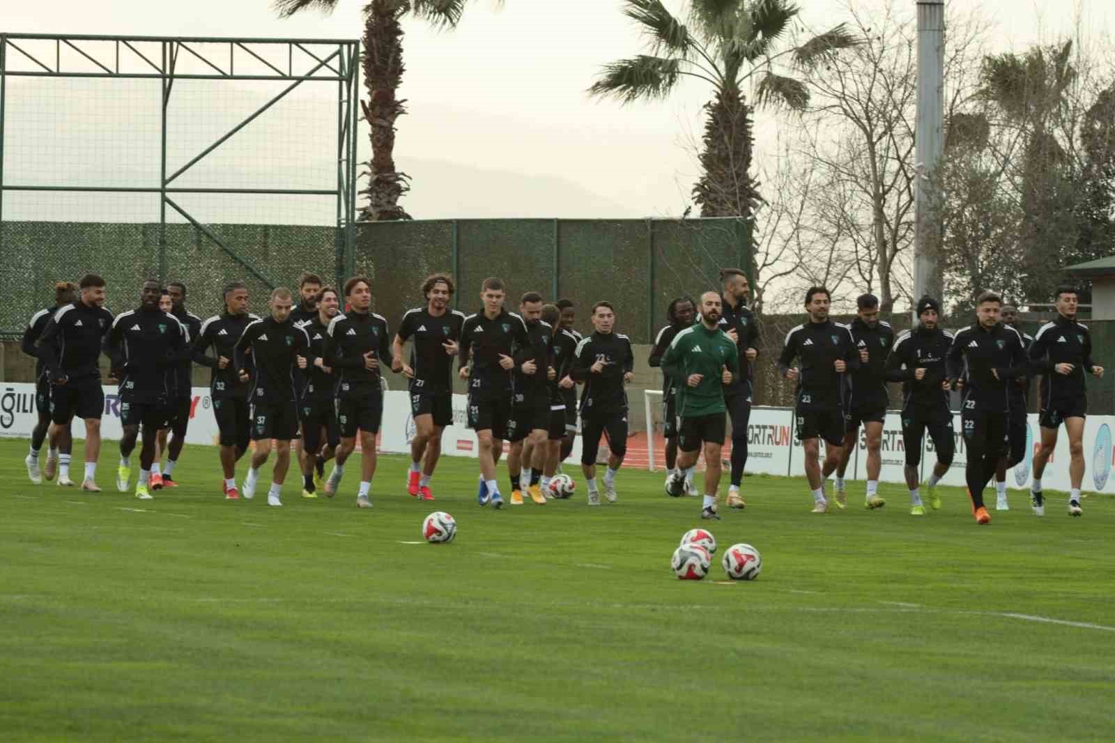 Selçuk İnan: "Fenerbahçe maçında kazanmak için sahaya çıkacağız"

