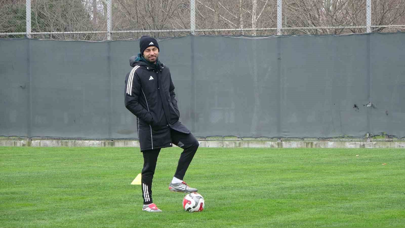 Selçuk İnan: "Hayallerim burada Kocaelispor ile Avrupa kupalarına katılabilmek"
Selçuk İnan: "Hayallerim burada Kocaelispor ile Avrupa kupalarına katılabilmek"