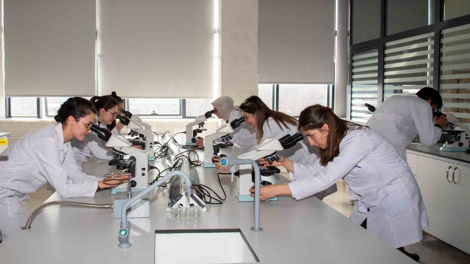 Selçuk Üniversitesinde sağlık hizmetleri ve eğitimde güçlü yatırımlar
Selçuk Üniversitesinde sağlık hizmetleri ve eğitimde güçlü yatırımlar