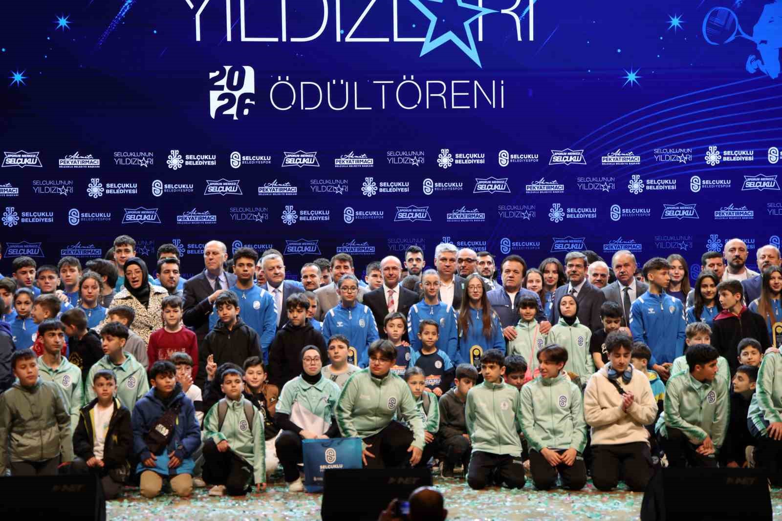 Selçuklu’nun yıldızları ödüllendirildi
Selçuklu’nun yıldızları ödüllendirildi