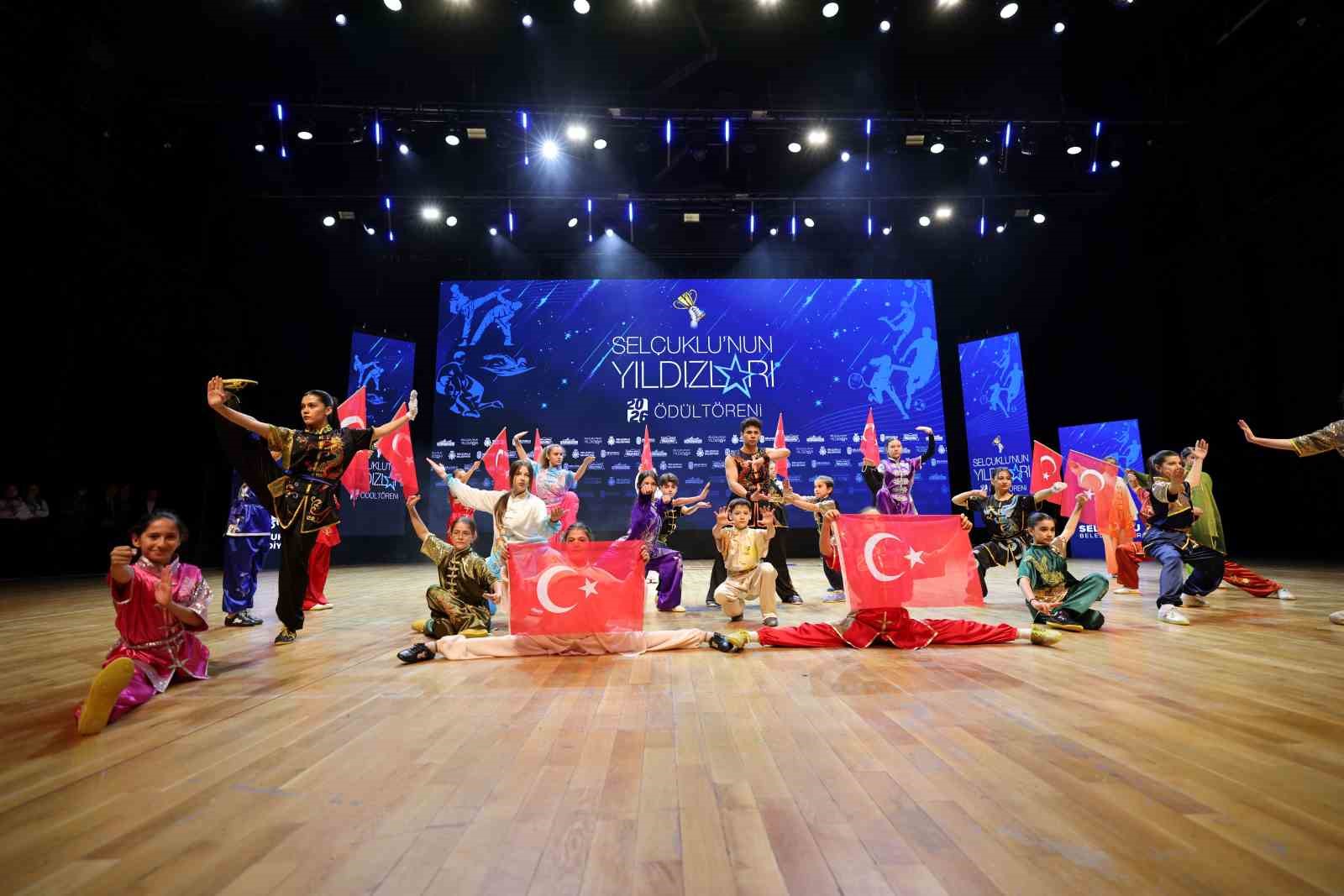 Selçuklu’nun yıldızları ödüllendirildi
Selçuklu’nun yıldızları ödüllendirildi