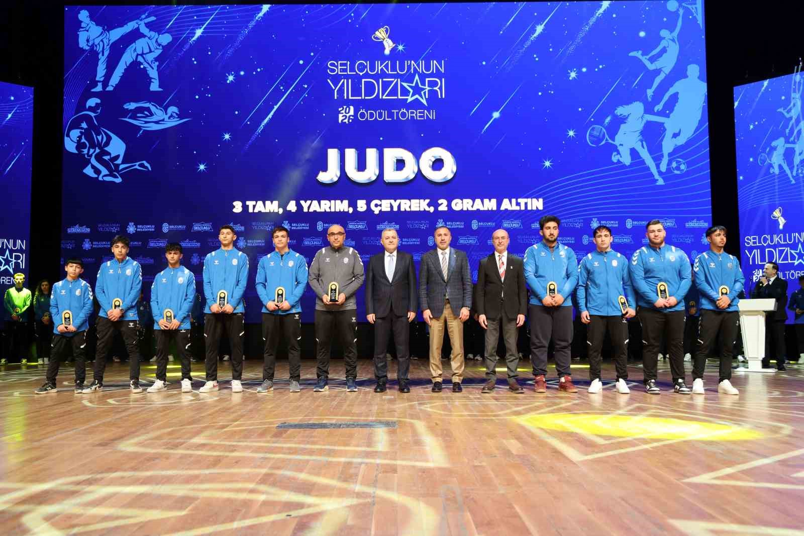 Selçuklu’nun yıldızları ödüllendirildi
Selçuklu’nun yıldızları ödüllendirildi