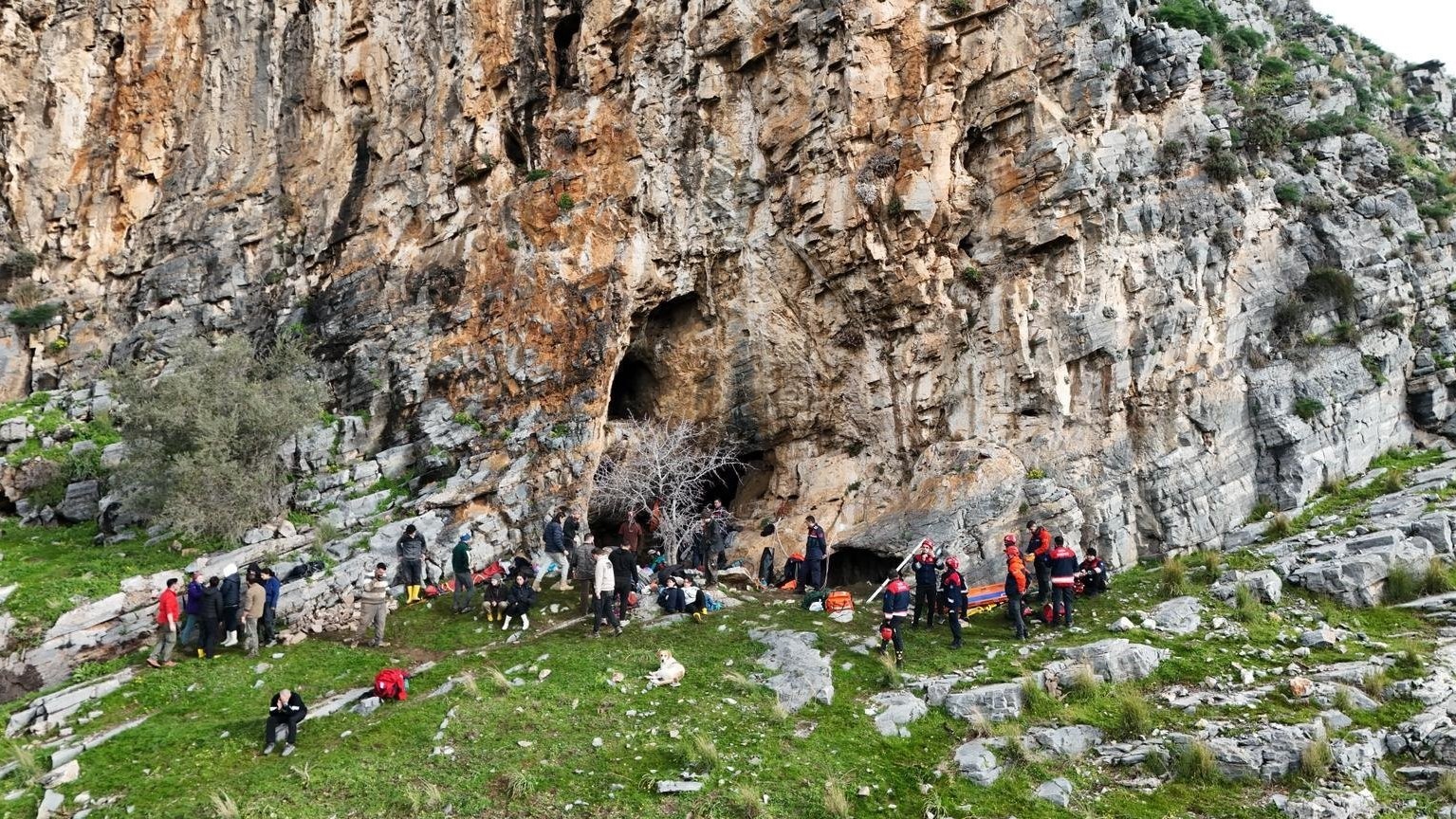 Selçuk’ta mağarada 9 saatlik kurtarma seferberliği
Selçuk’ta mağarada 9 saatlik kurtarma seferberliği