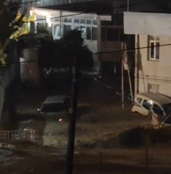 Selde hayatını kaybeden 2 kişinin bulunduğu aracın son görüntüleri ortaya çıktı
