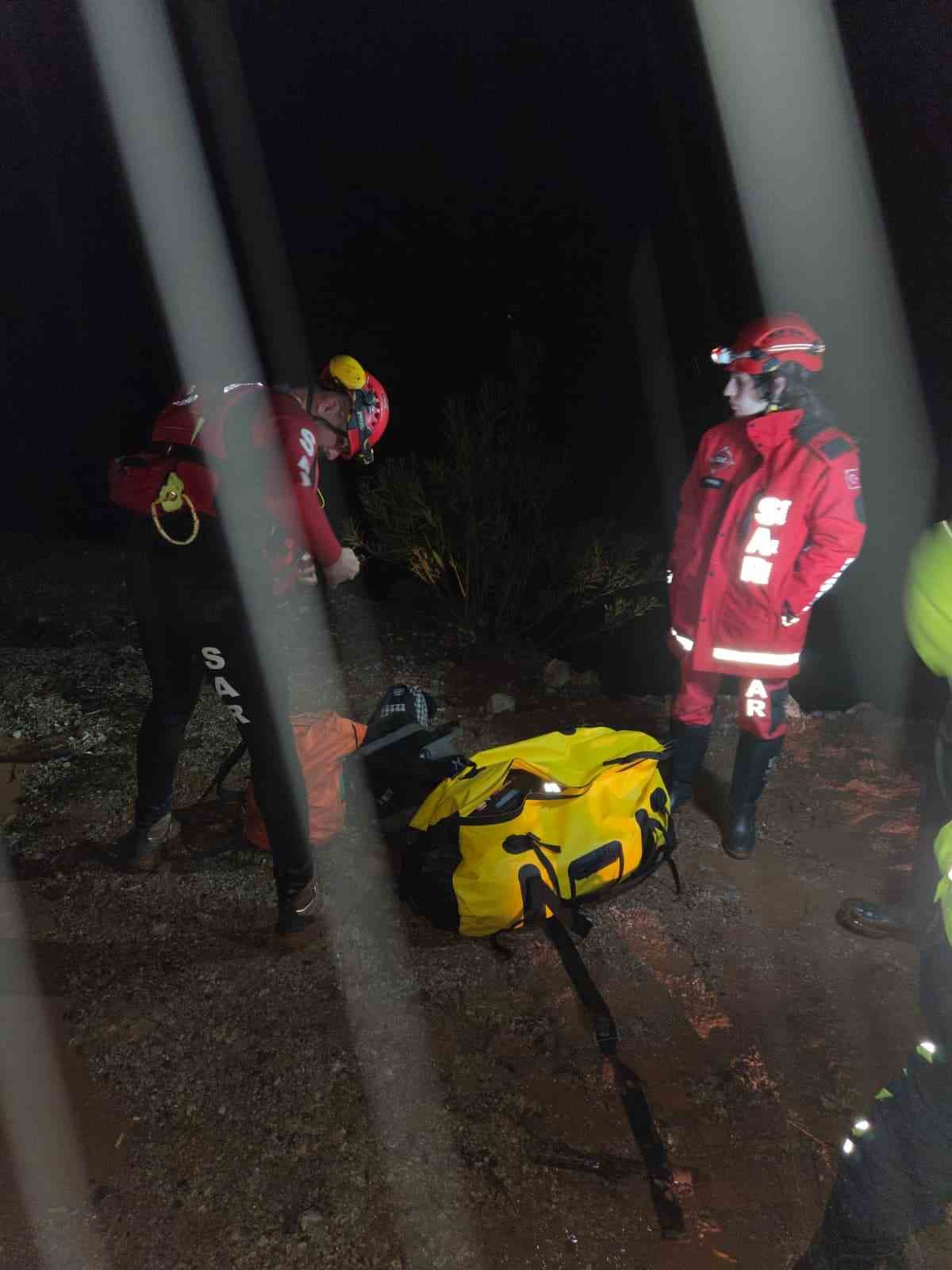 Sele kapılan şahıs için arama kurtarma çalışmaları sürüyor
