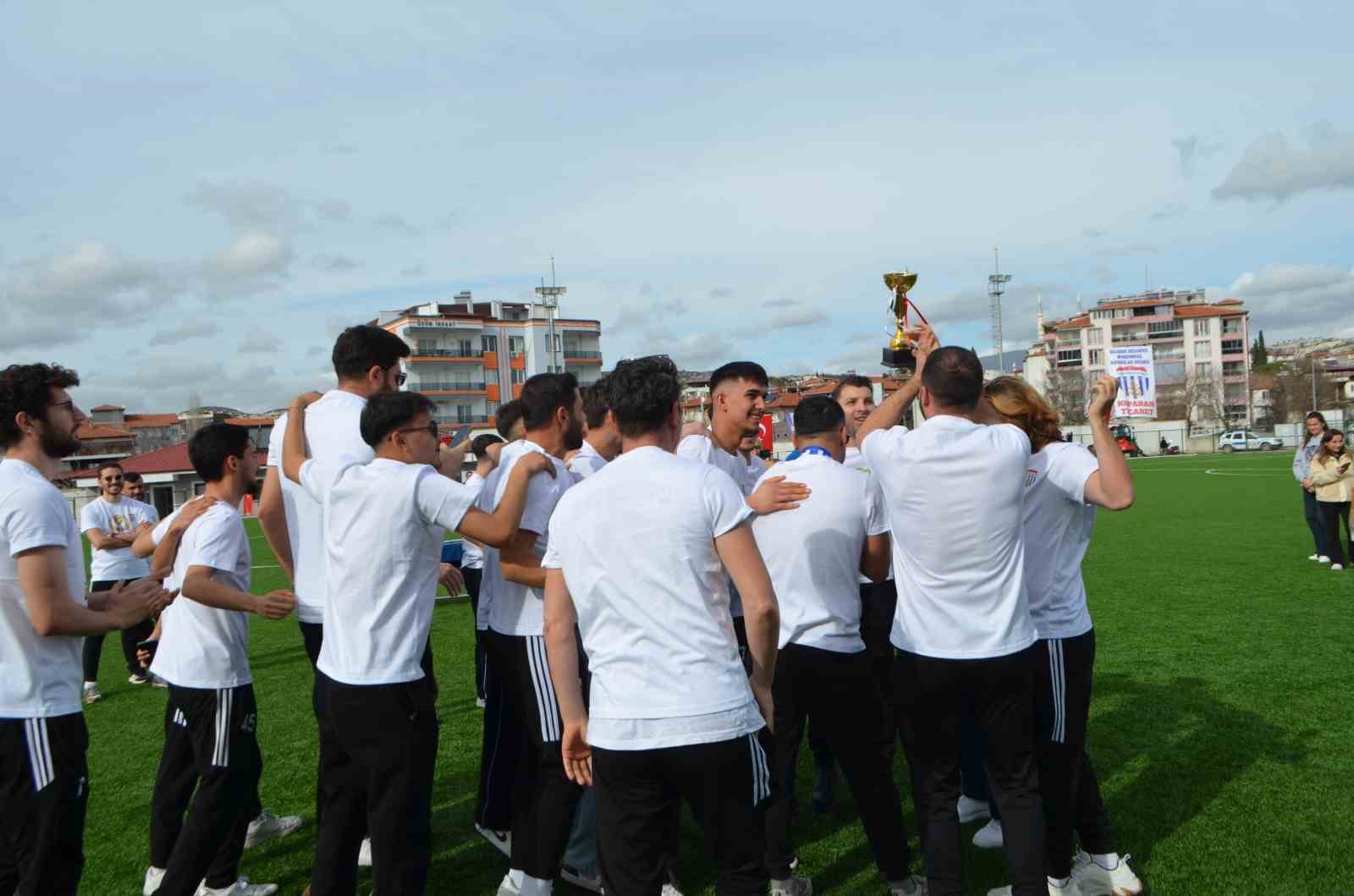 Selendi Belediyespor şampiyon

