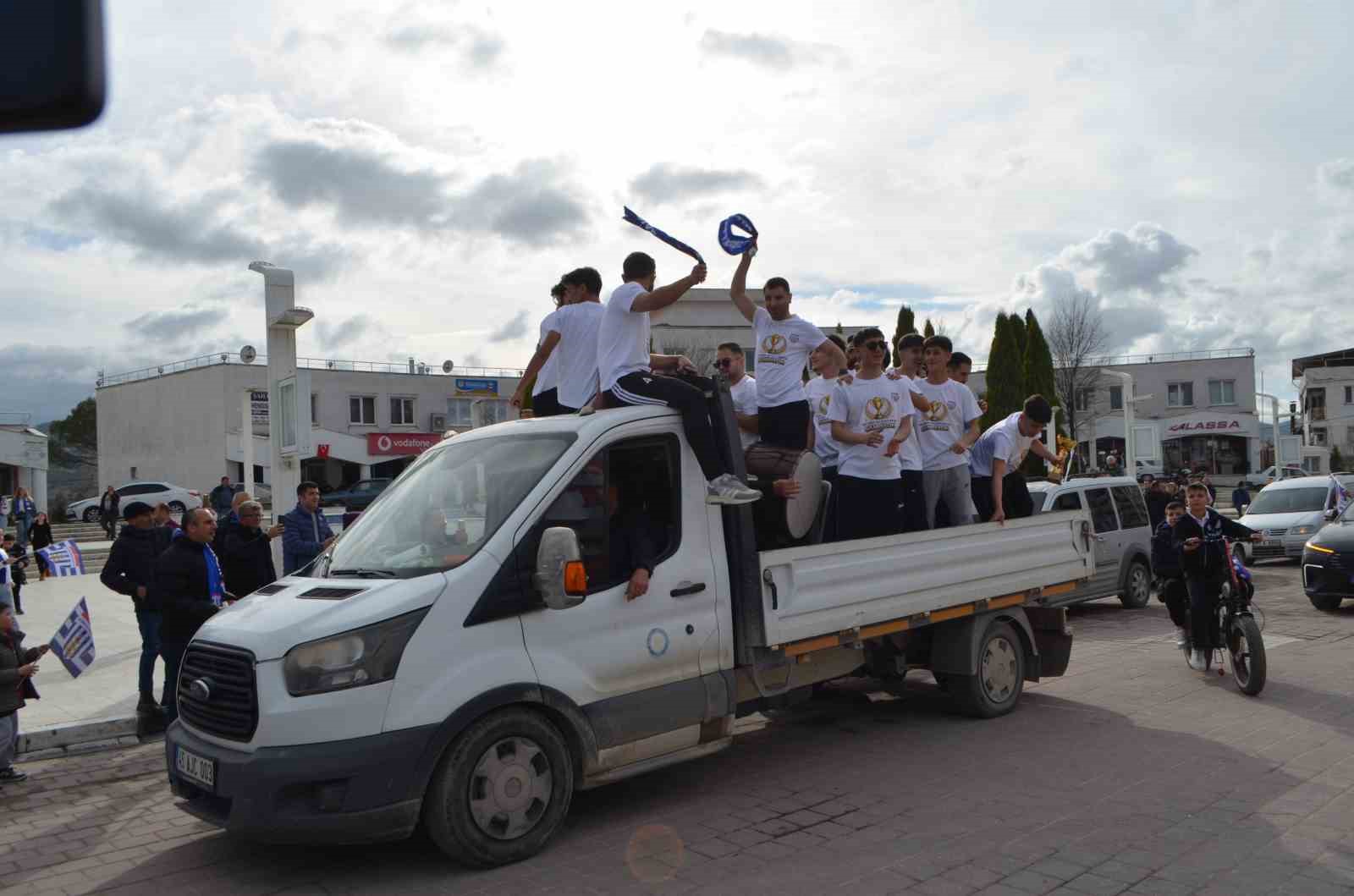 Selendi Belediyespor şampiyon
