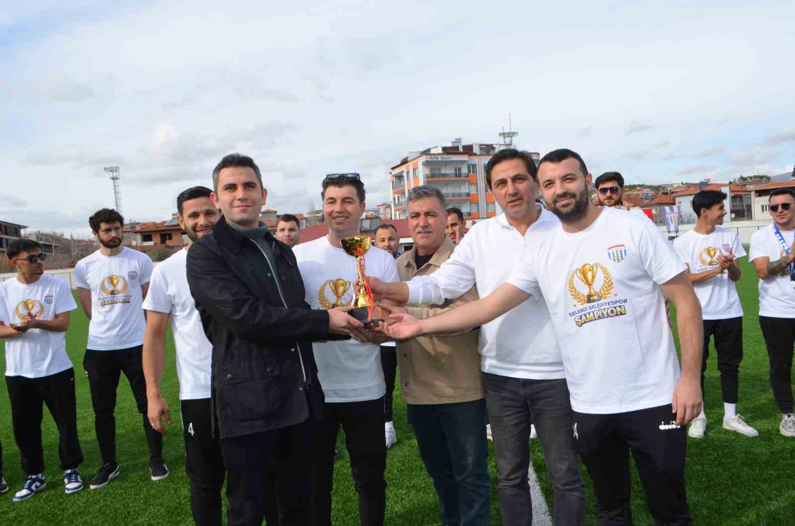 Selendi Belediyespor şampiyon
