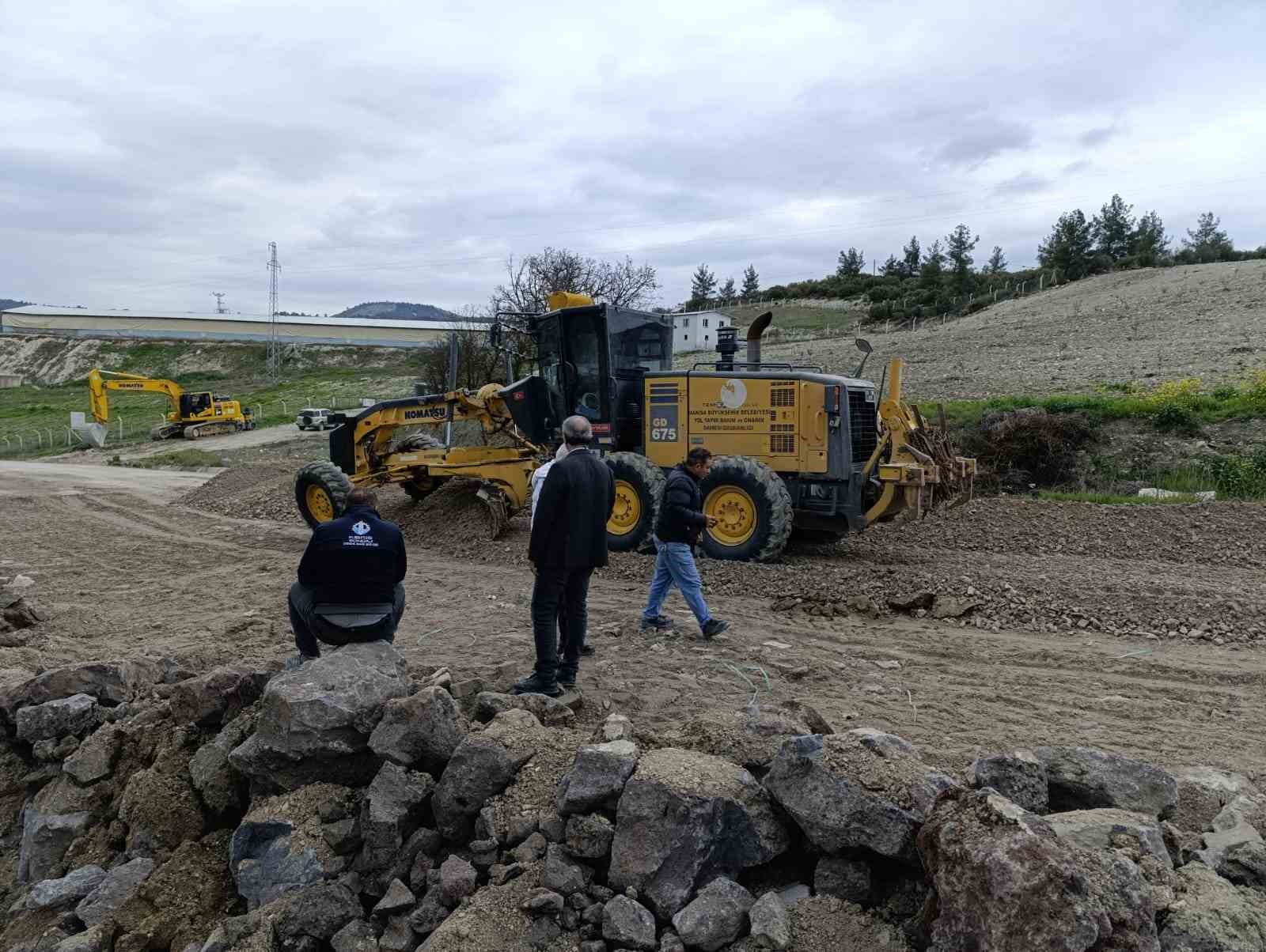 Selendi-Kula eski yolu yeniden trafiğe açıldı
