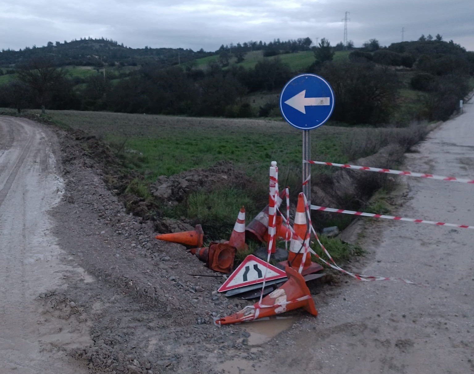 Selendi-Kula yolu yeniden trafiğe kapatıldı
