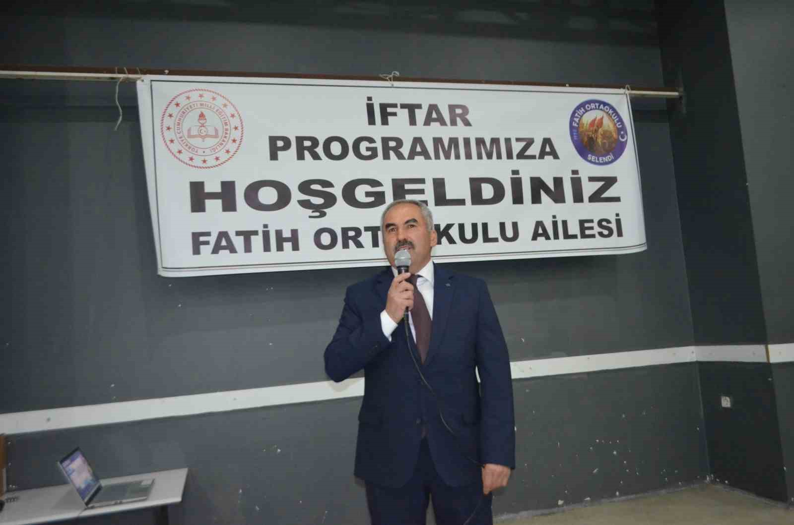 Selendi’de eğitim camiası aynı sofrada buluştu
