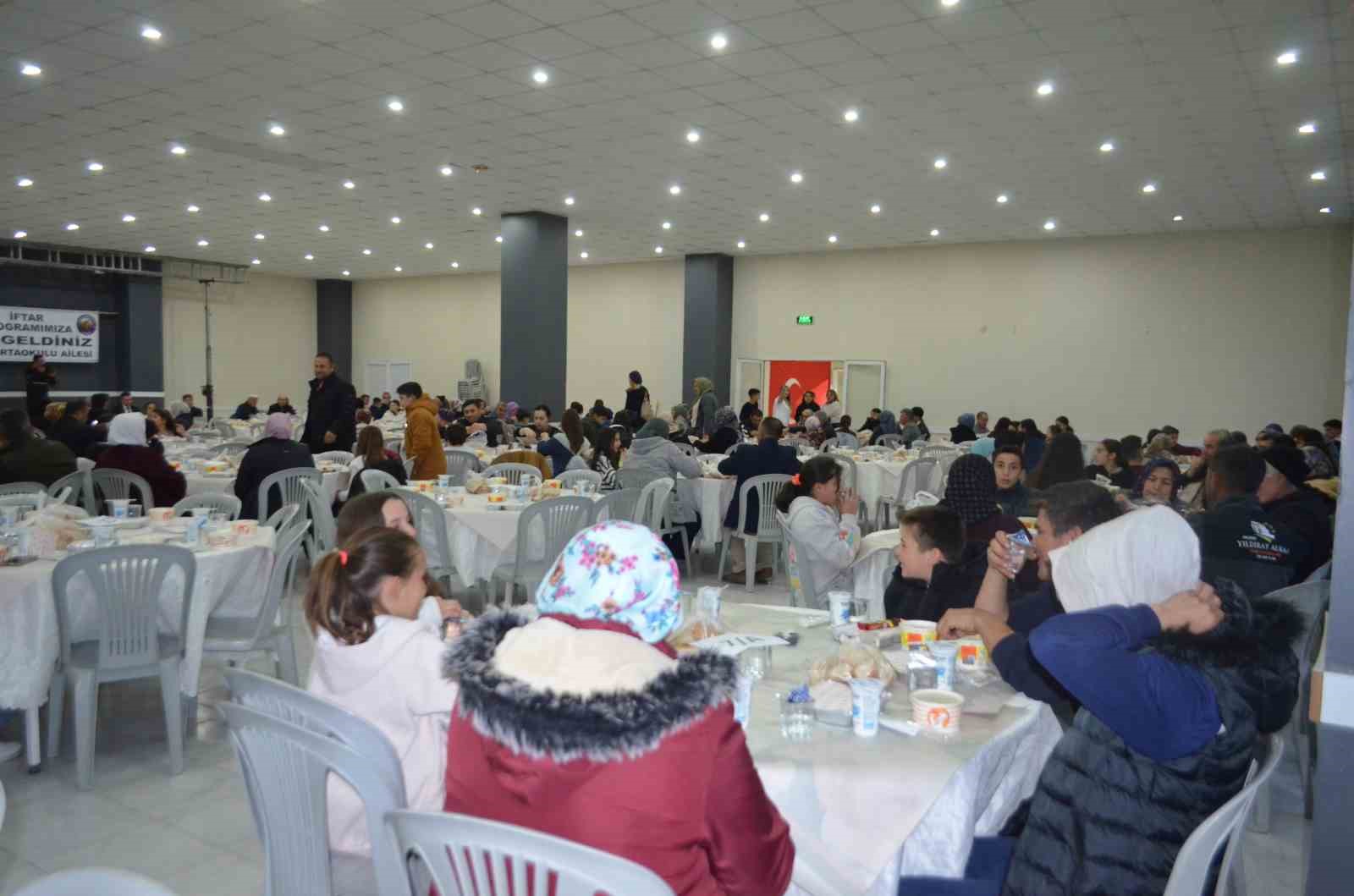 Selendi’de eğitim camiası aynı sofrada buluştu
