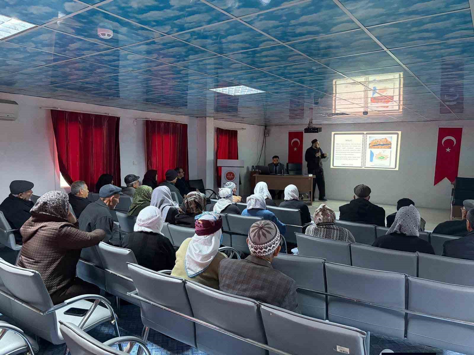 Selendi’de hacı adaylarına eğitim semineri
