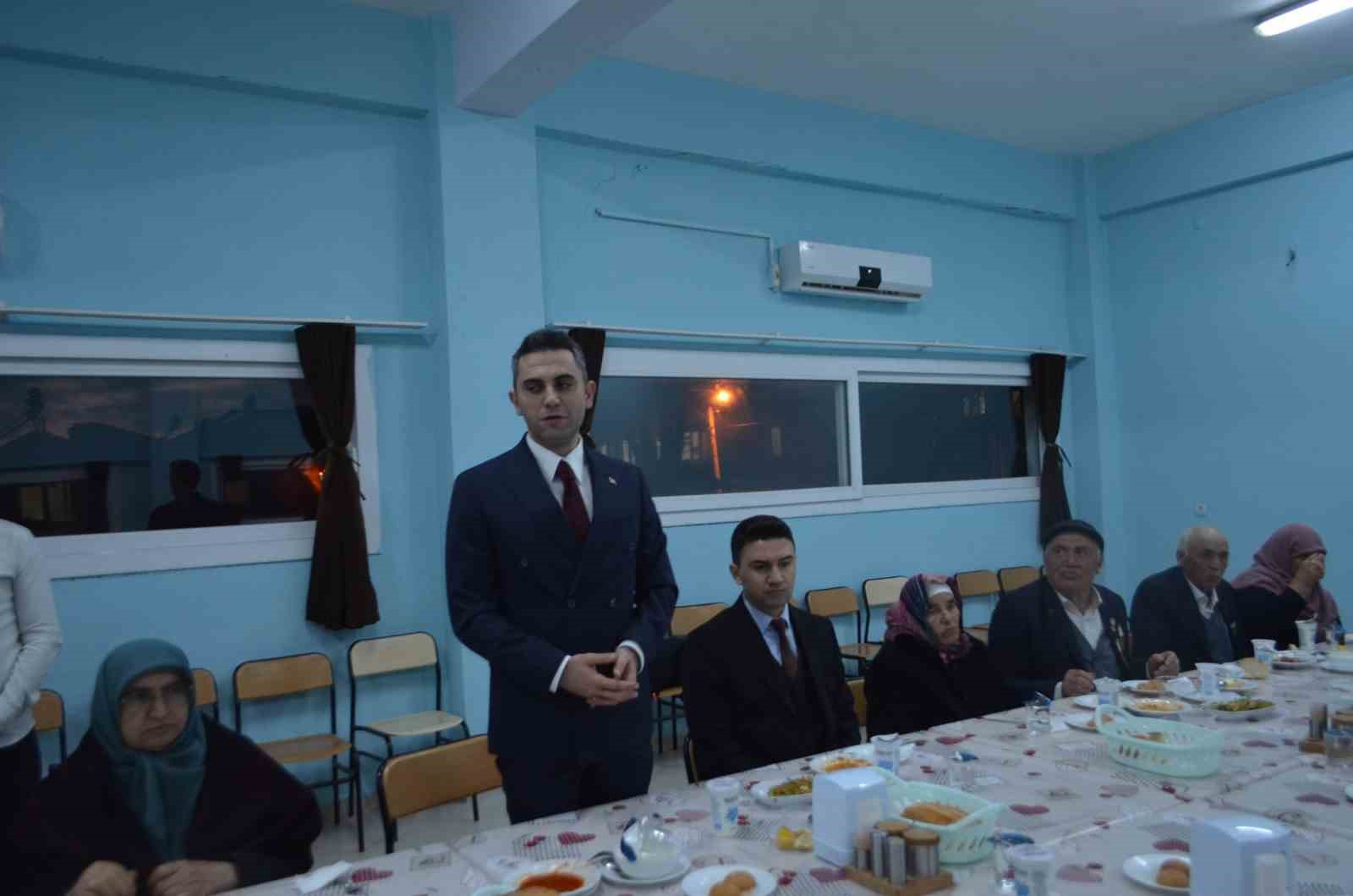 Selendi’de şehit aileleri ve gaziler onuruna iftar yemeği
