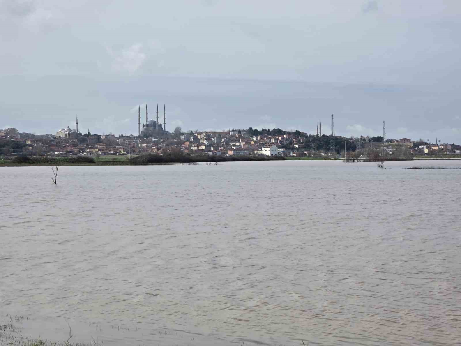 Selimiye Camii, göle dönen tarlalardan İstanbul’daki Sultanahmet’i andırdı
